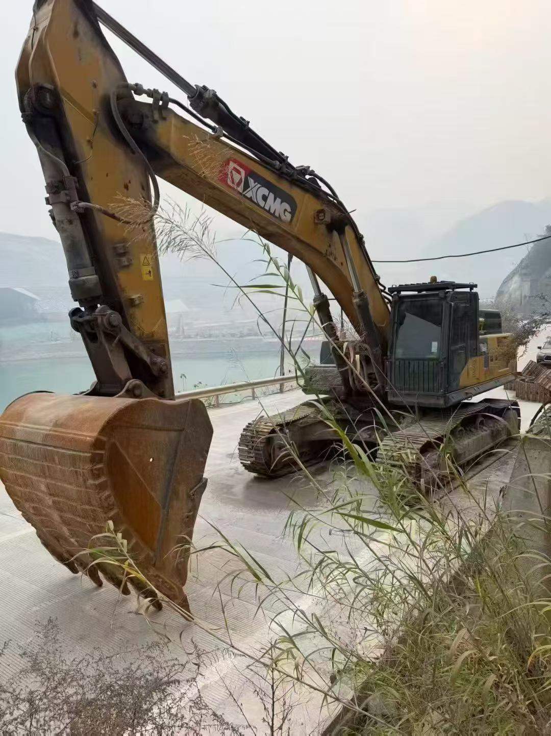 Used XCMG XE500C Excavator 2016 Model / 3