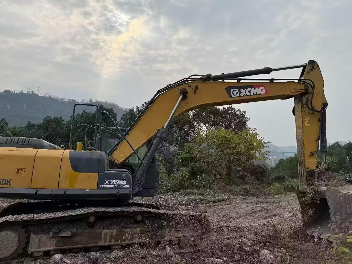 Used XCMG XE245DK Excavator 2020 Model / 3