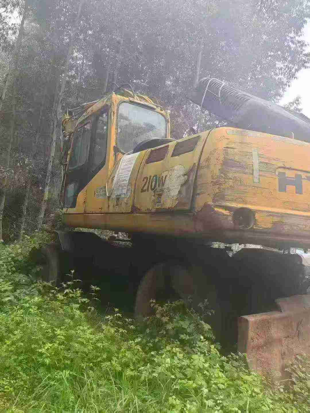 Used Hyundai R210W Excavator 2016 Model / 2