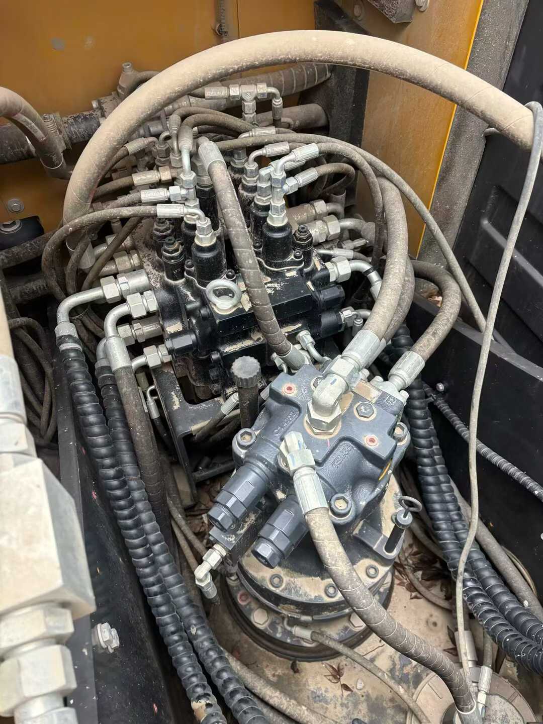 Used XCMG XE135B Excavator 2025 Model / 3