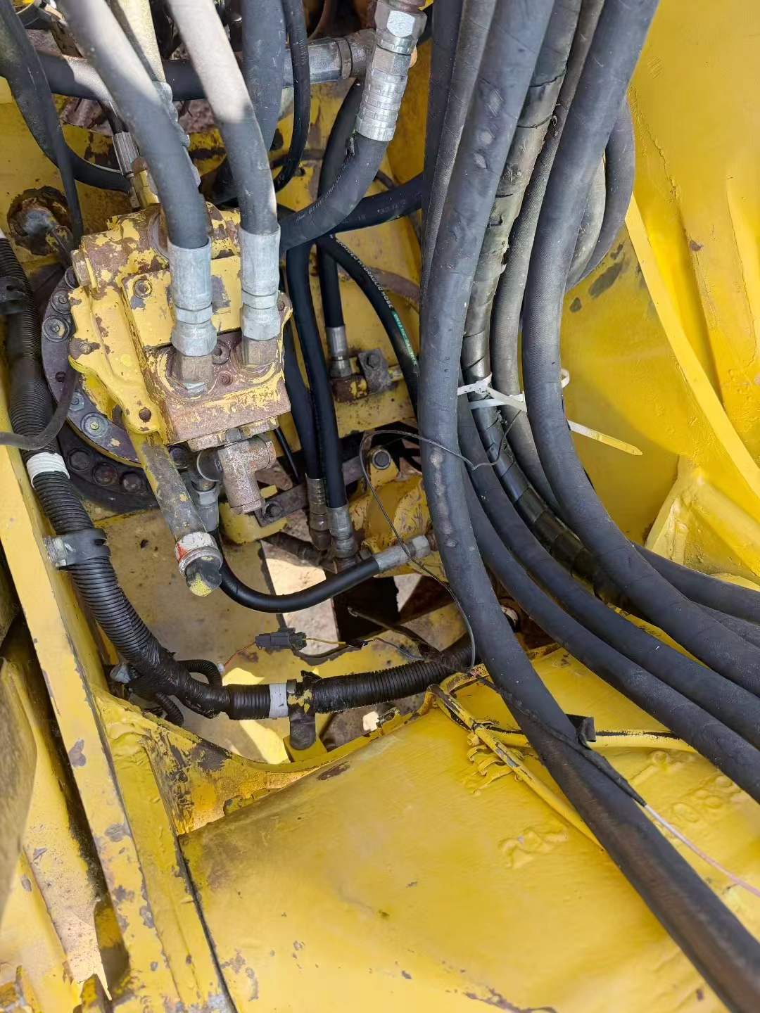 Used Komatsu PC130-7 Excavator 2016 Model / 8