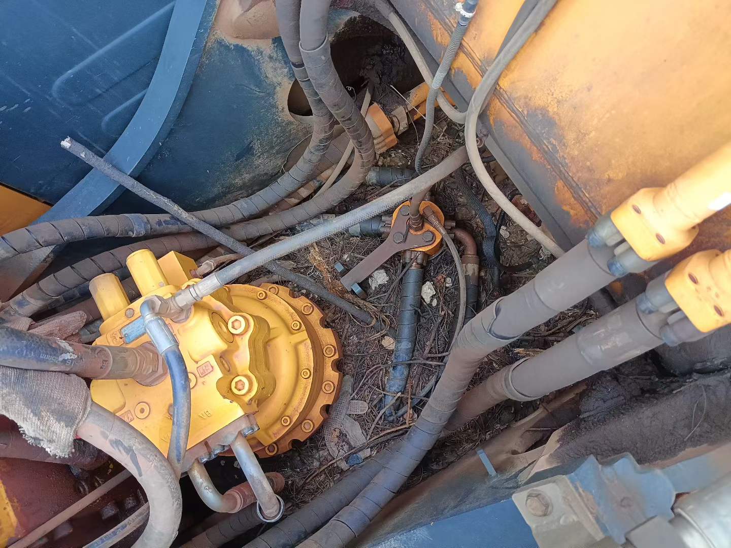 Used Hyundai R215-7 Excavator 2018 Model / 4