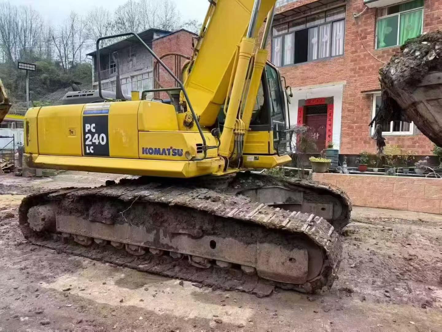 Used Komatsu PC240-6 Excavator 2016 Model / 3