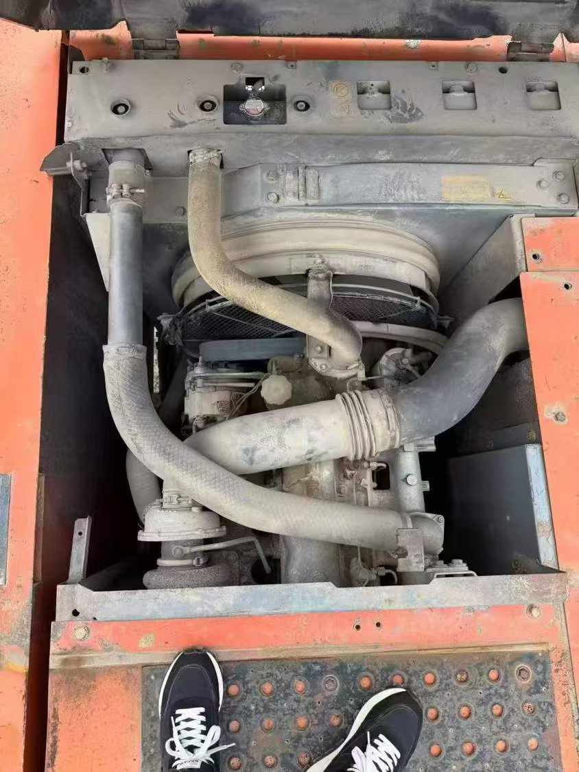 Used Hitachi ZX200-5G Excavator 2016 Model / 7