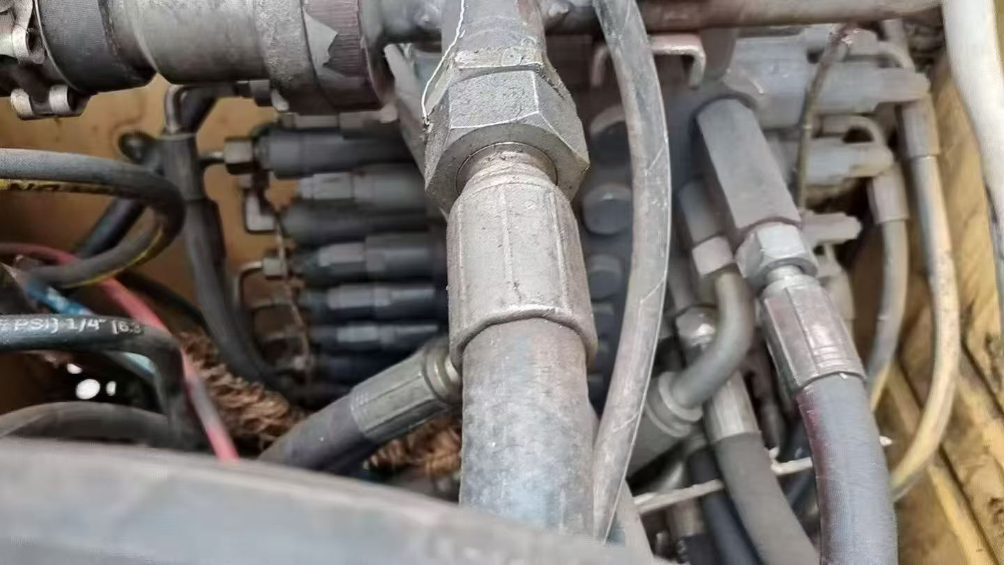 Used XCMG XE85C Excavator 2016 Model / 4