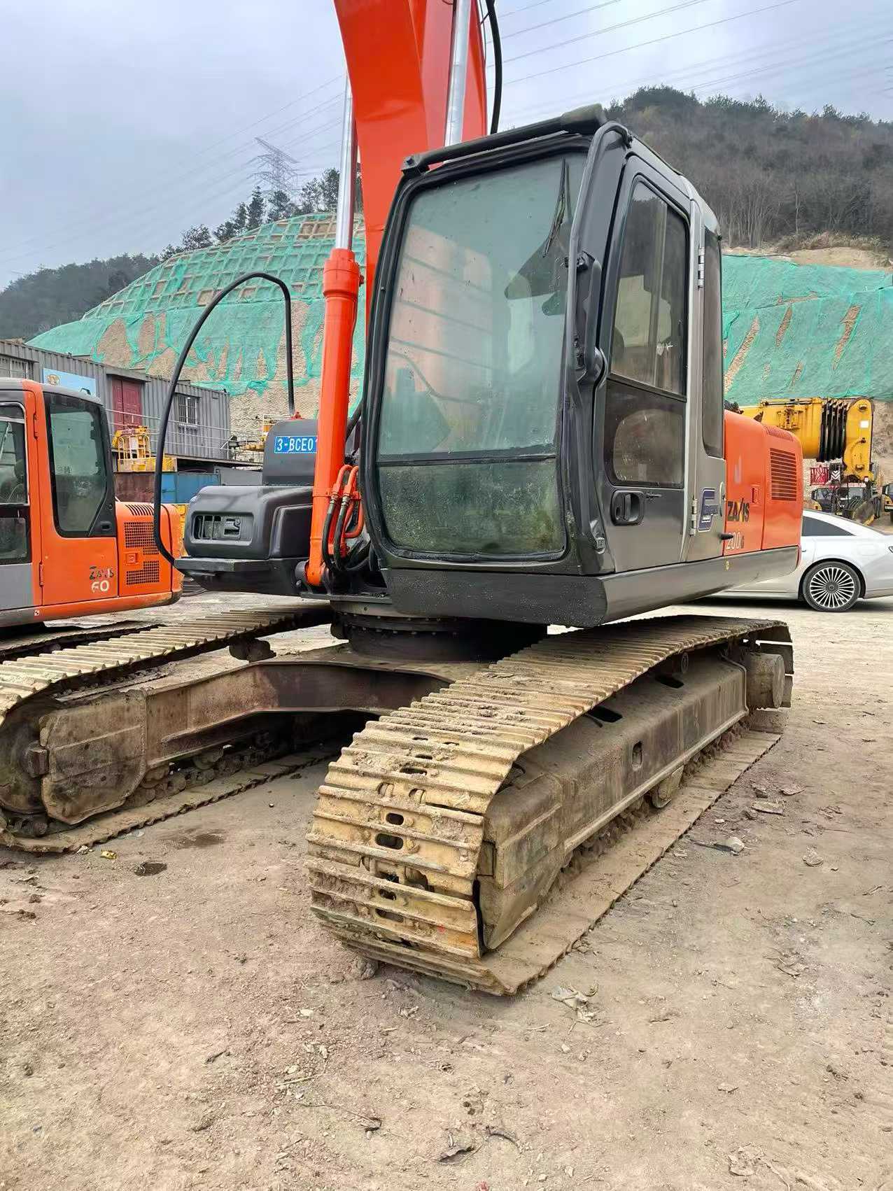 Used Hitachi ZX200-6 Excavator 2016 Model / 3