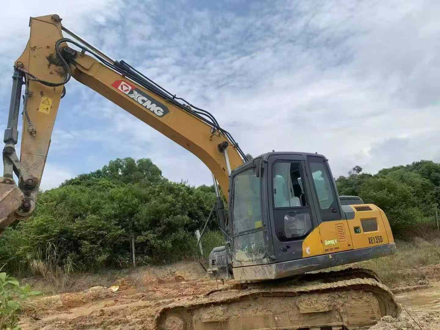 Compre Excavadora XCMG XE135B Usada / 5