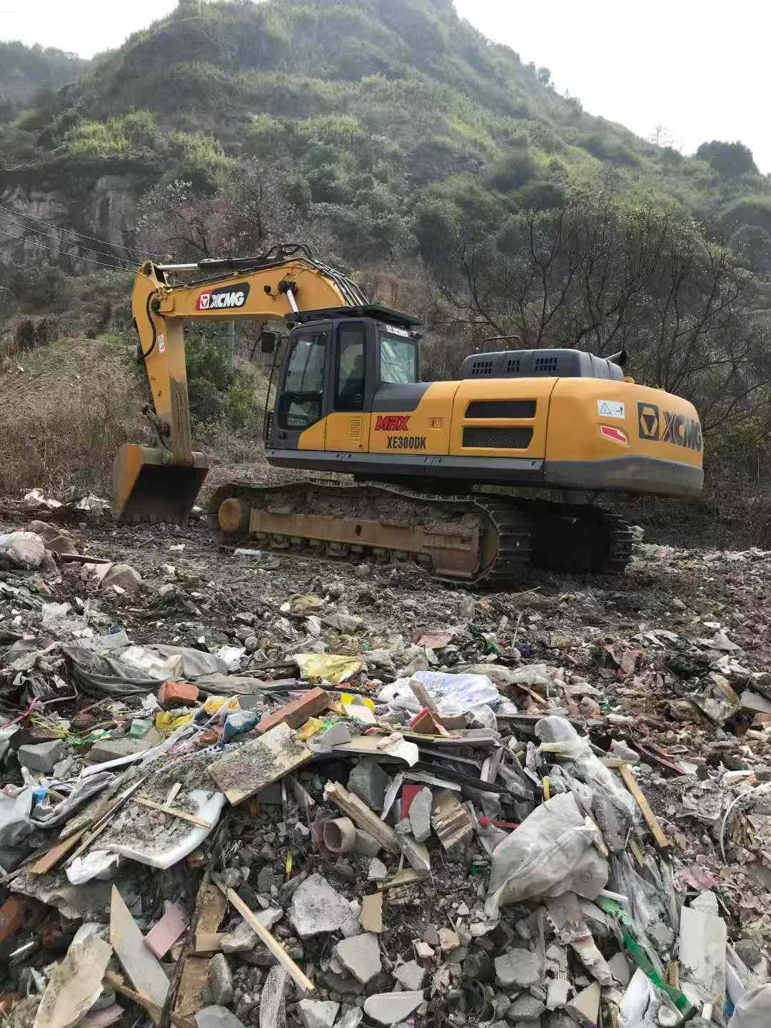 Used XCMG XE380K Excavator 2021 Model / 3