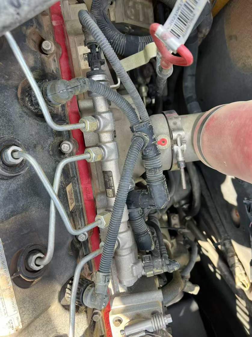 Used XCMG XE135B Excavator 2022 Model / 4