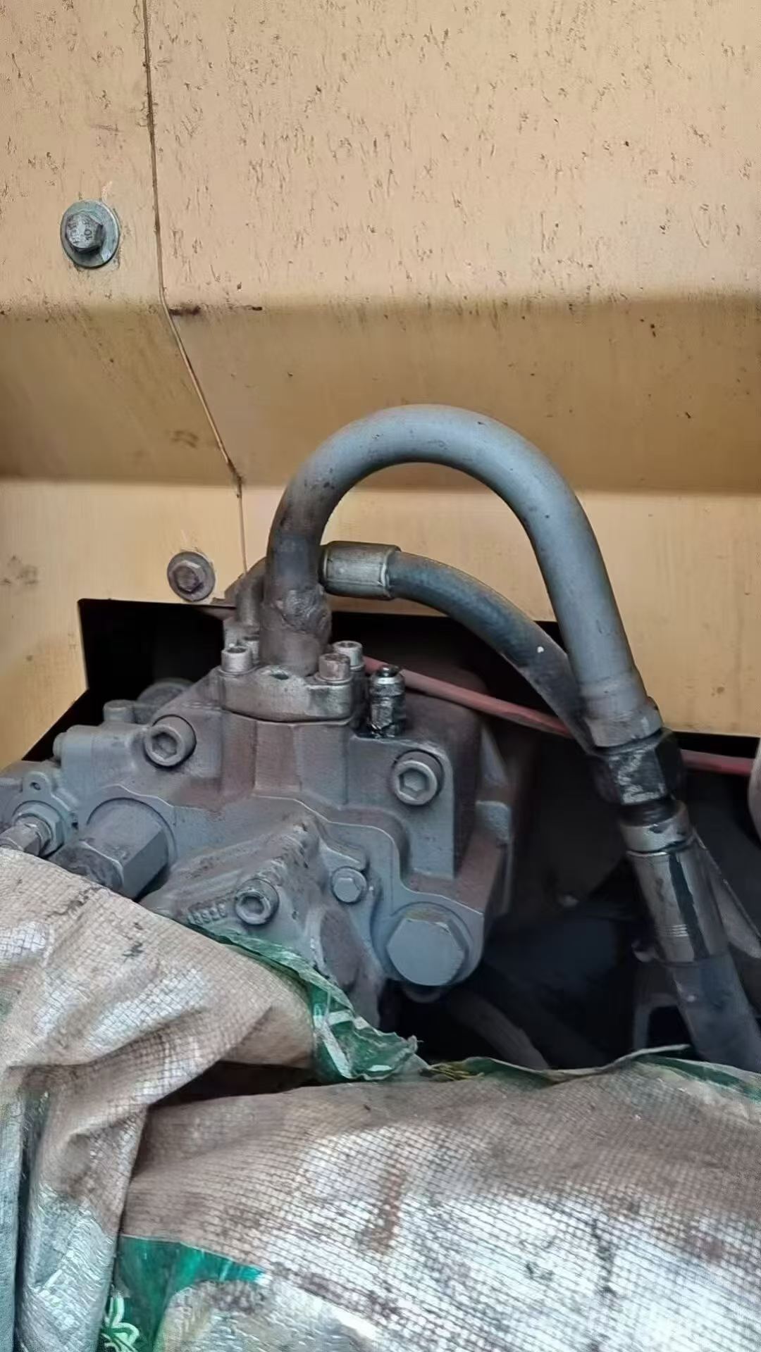 Used XCMG XE85C Excavator 2016 Model / 3