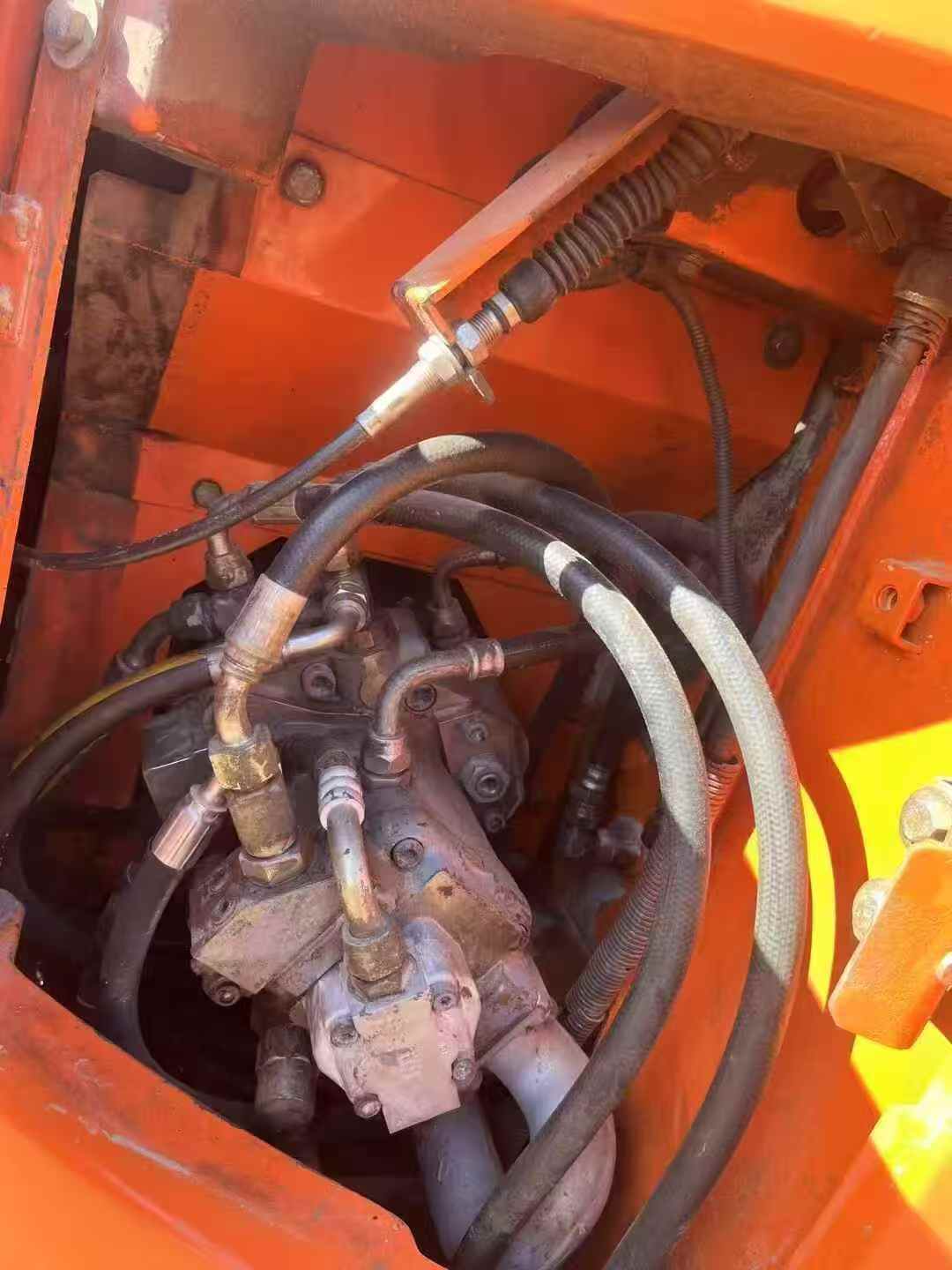 Compre Escavadeira Hitachi EX75-3 Usada / 5