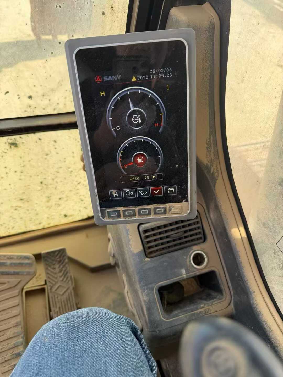 Used Sany SY200C Excavator 2020 Model / 8