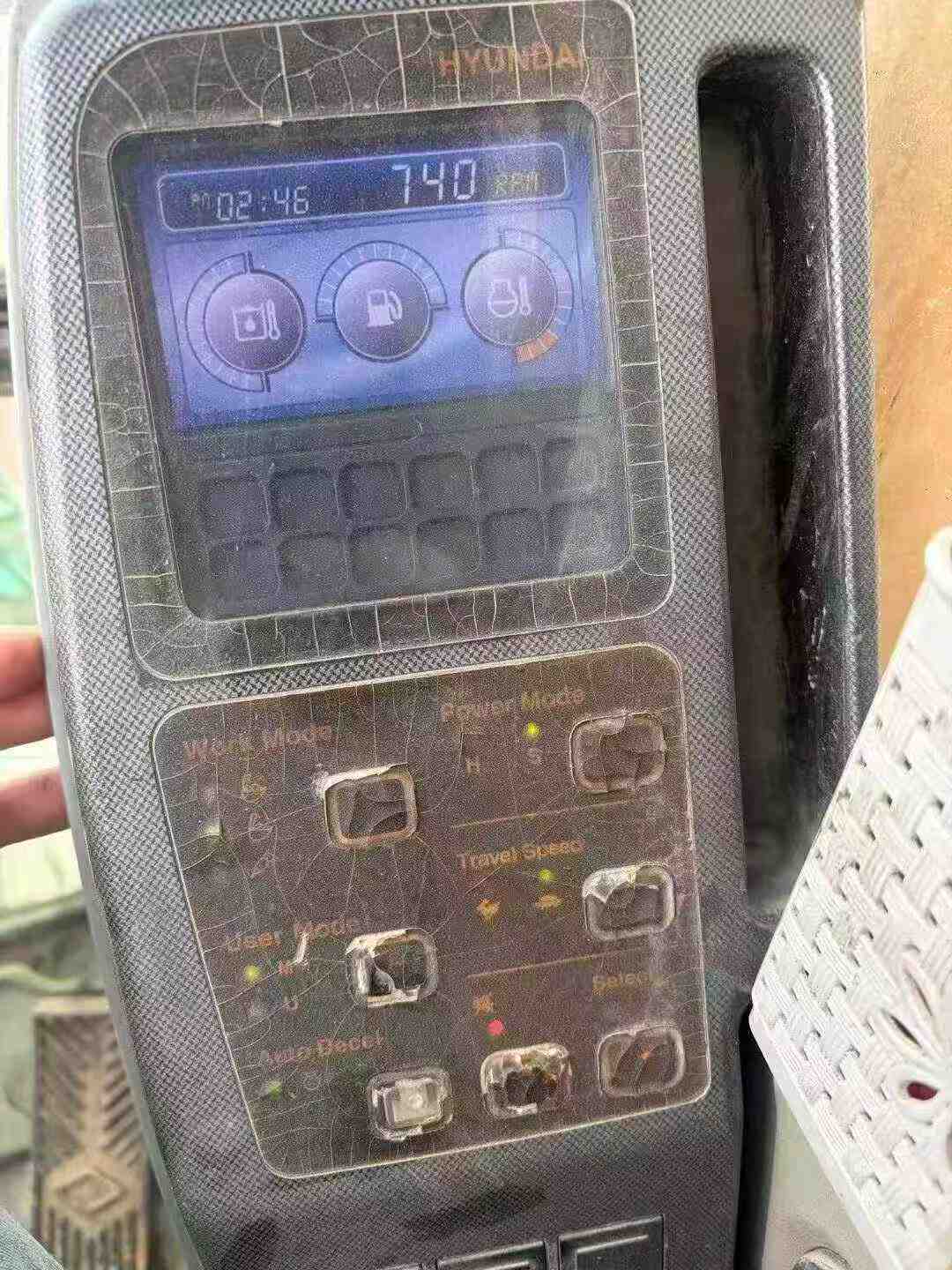 Used Hyundai R225-7 Excavator 2013 Model / 4