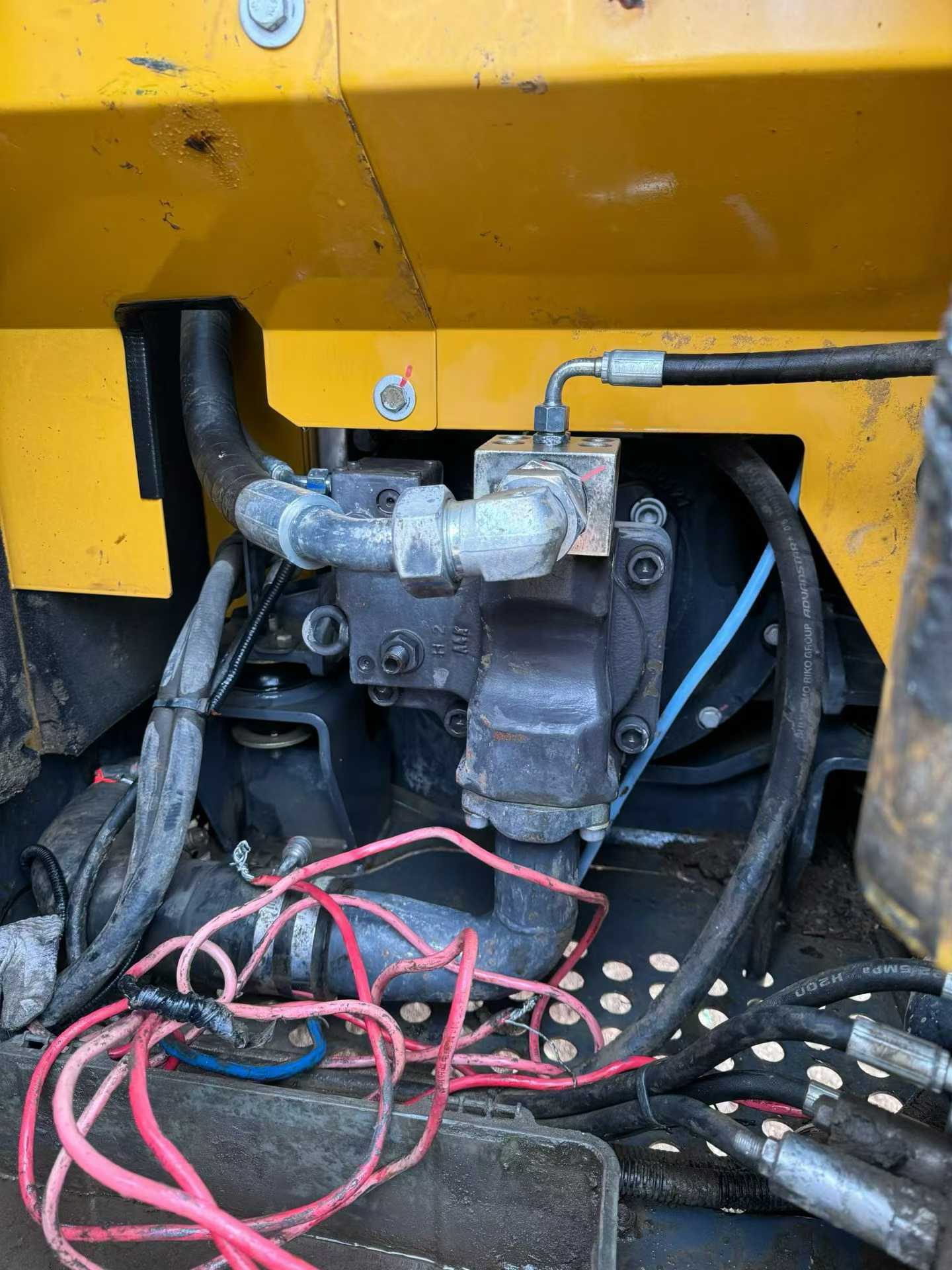 Used XCMG XE75C Excavator 2020 Model / 4