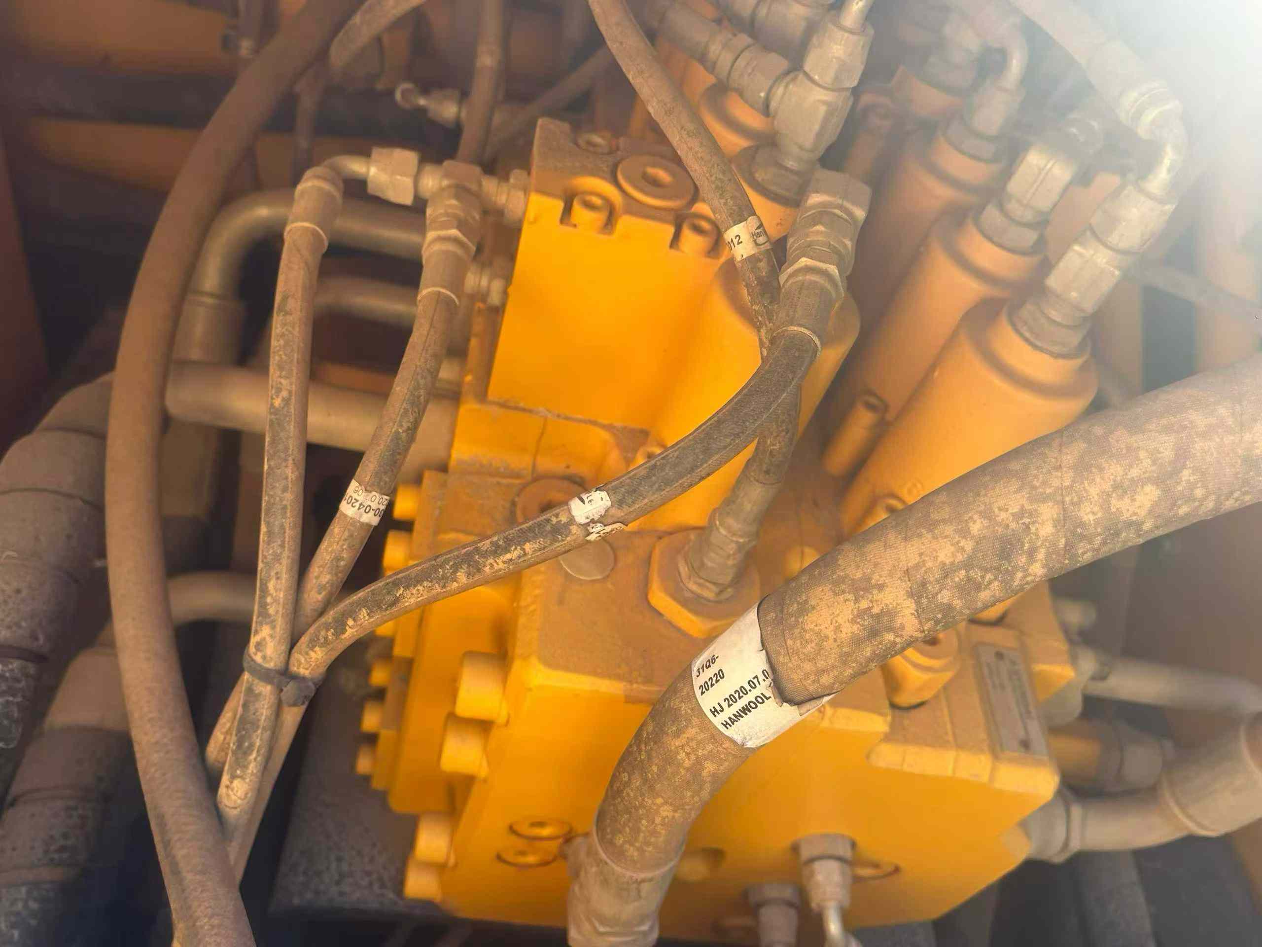 Used Hyundai R215-7 Excavator 2020 Model / 6