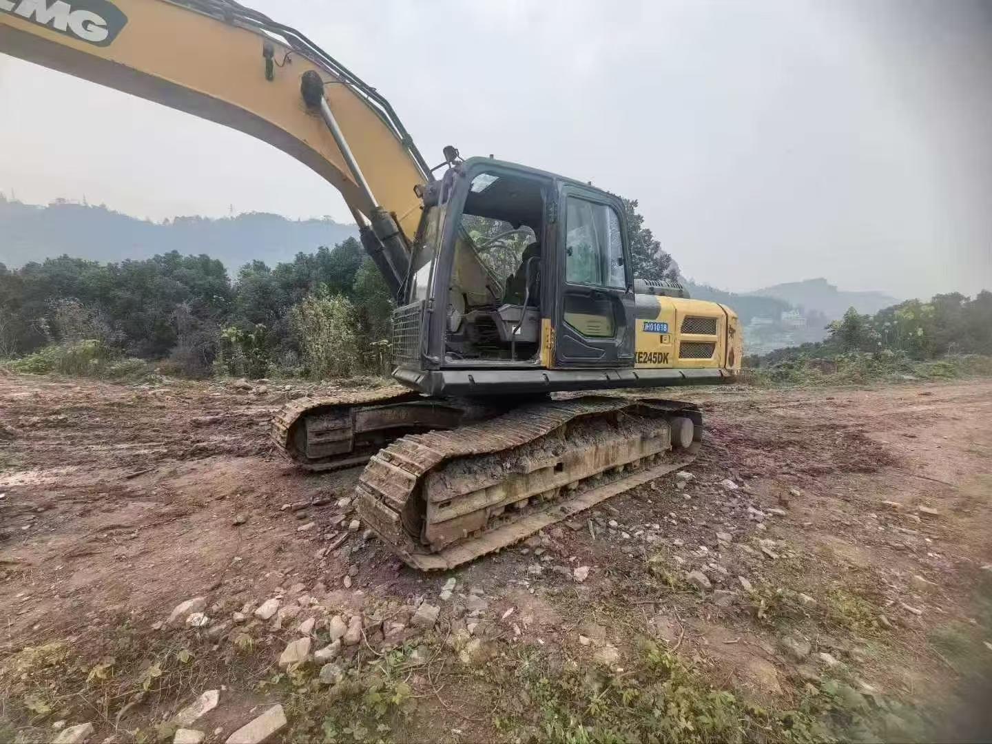 Used XCMG XE245D Excavator 2020 Model / 4