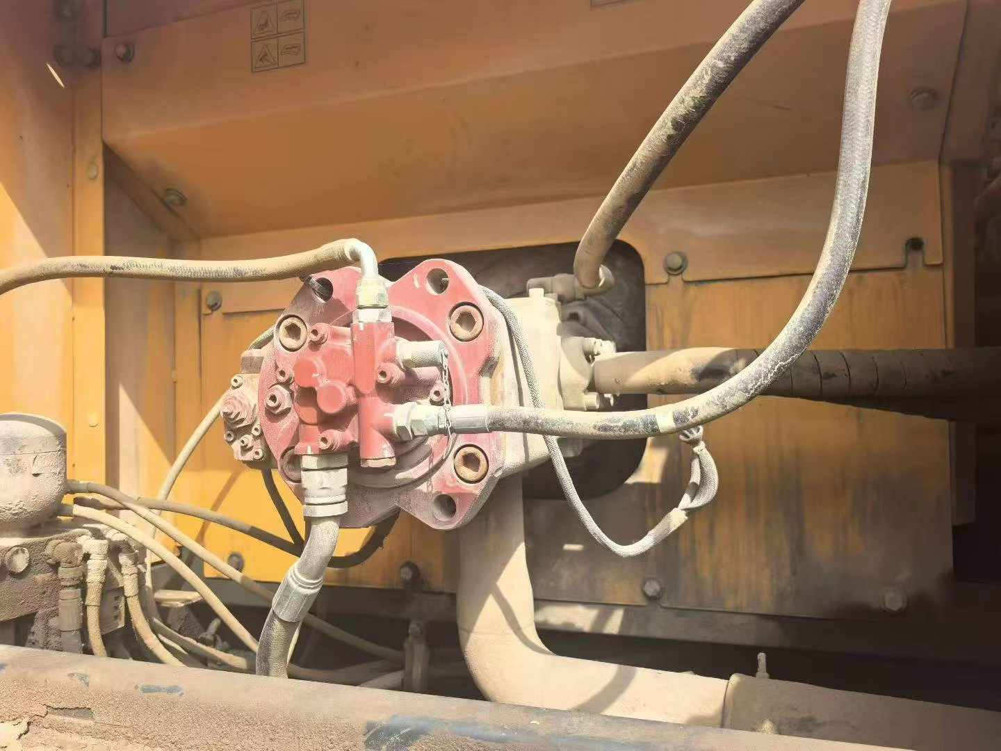 Used Hyundai R305LC-7 Excavator 2016 Model / 4