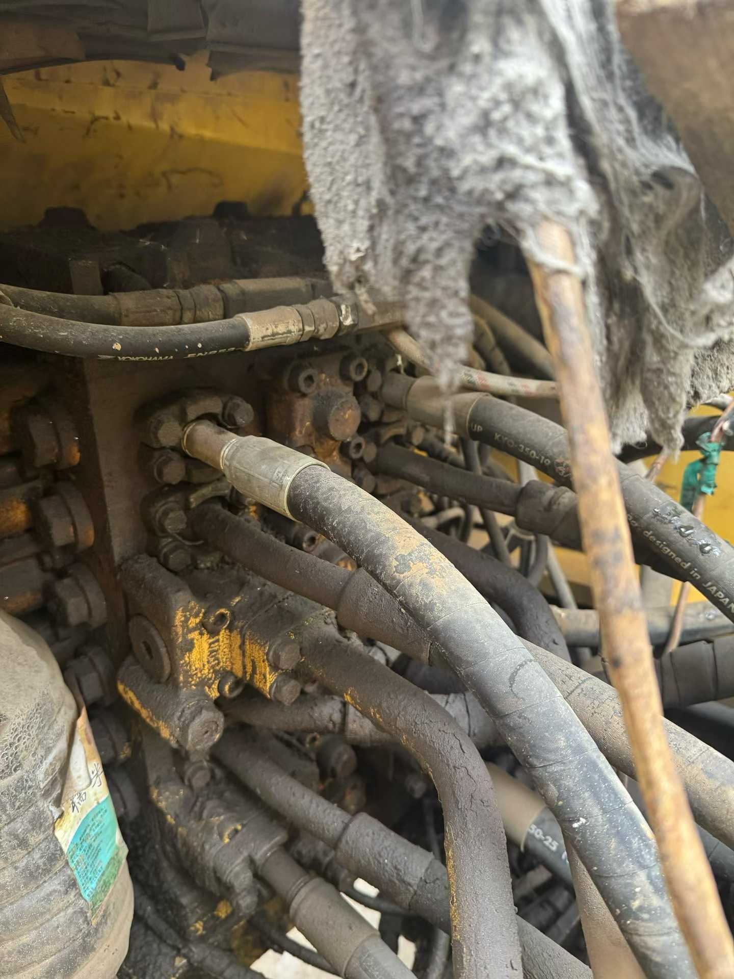 Used Komatsu PC210 Excavator 2012 Model / 4