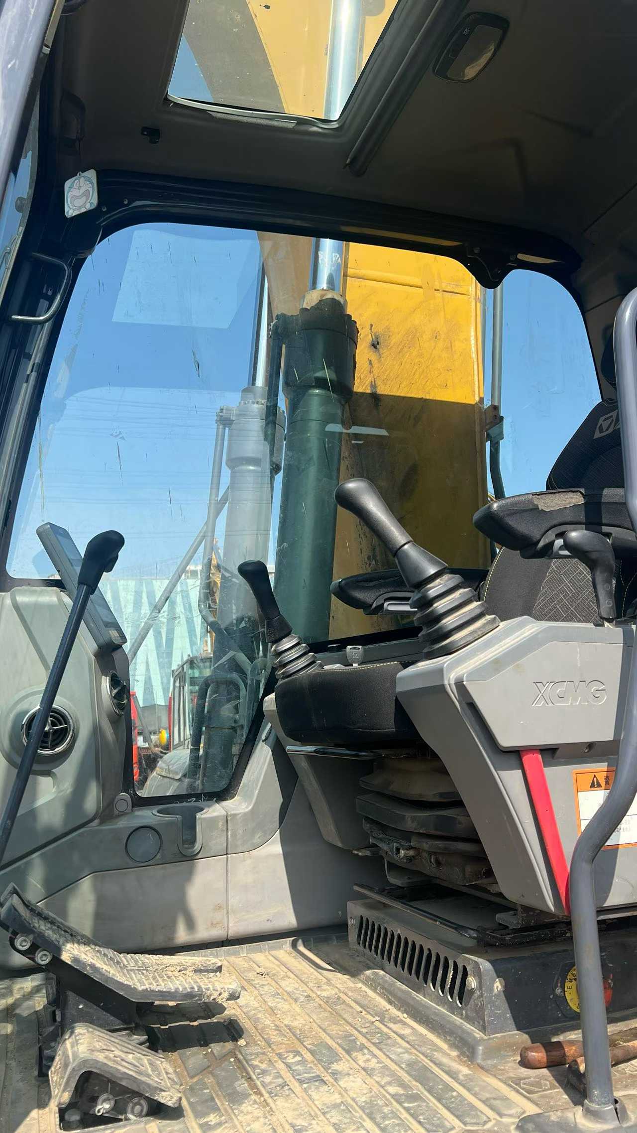 Used XCMG XE205DA Excavator 2023 Model / 3