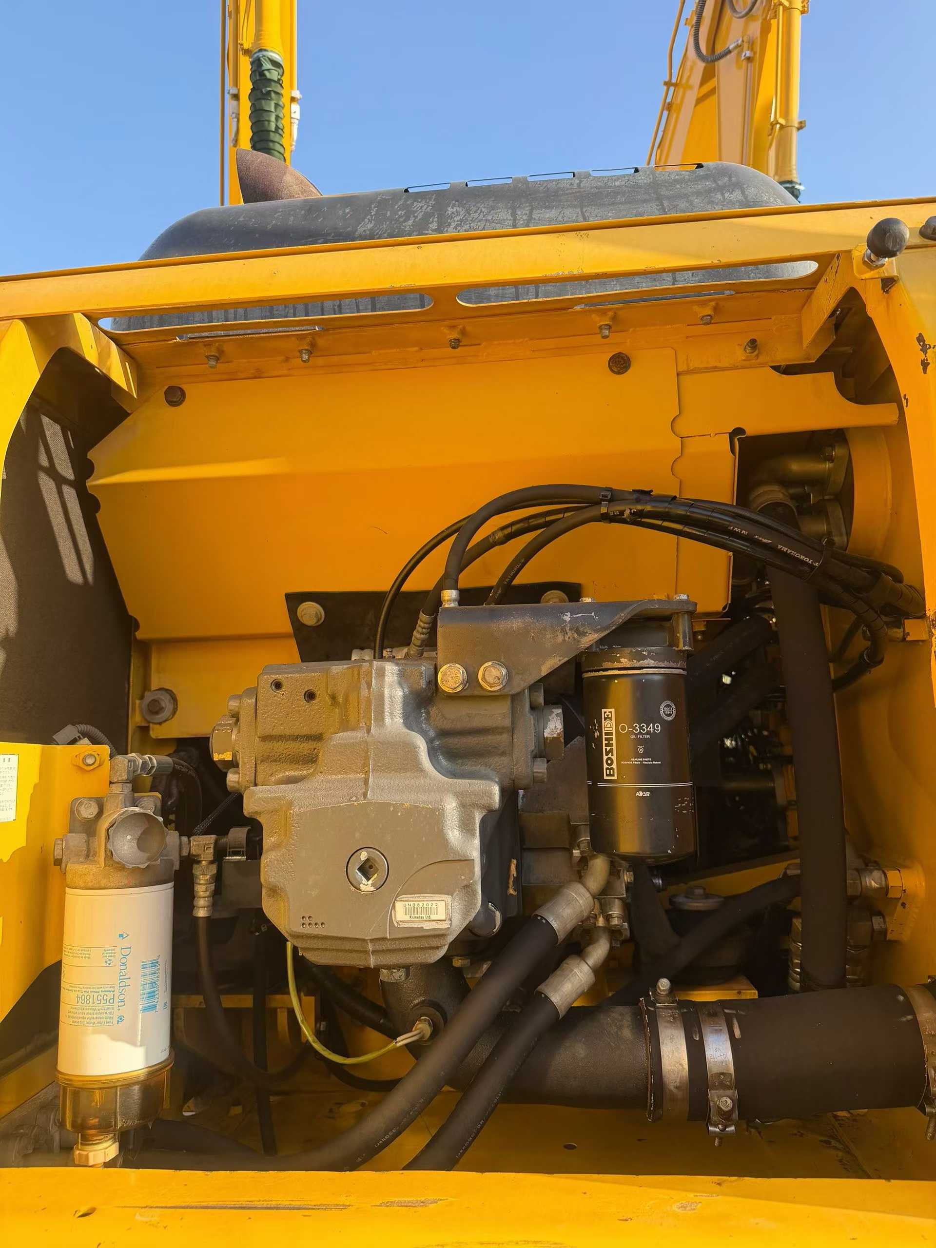 Used Komatsu PC200-8N1 Excavator 2016 Model / 6