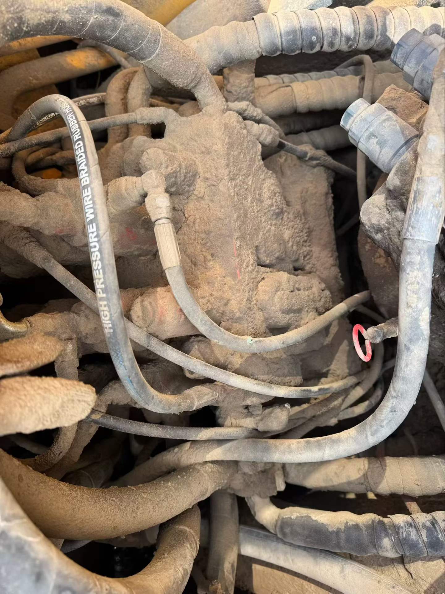 Used Hyundai R275LVS Excavator 2014 Model / 9