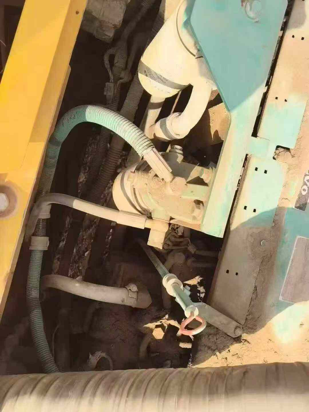 Used Volvo EC240 Excavator 2010 Model / 4