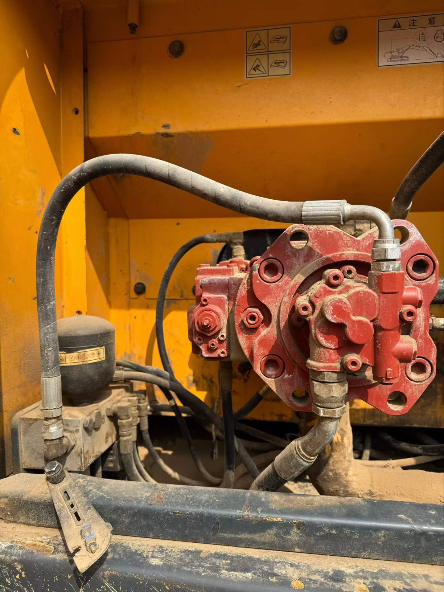 Used Hyundai R275LVS Excavator 2014 Model / 3