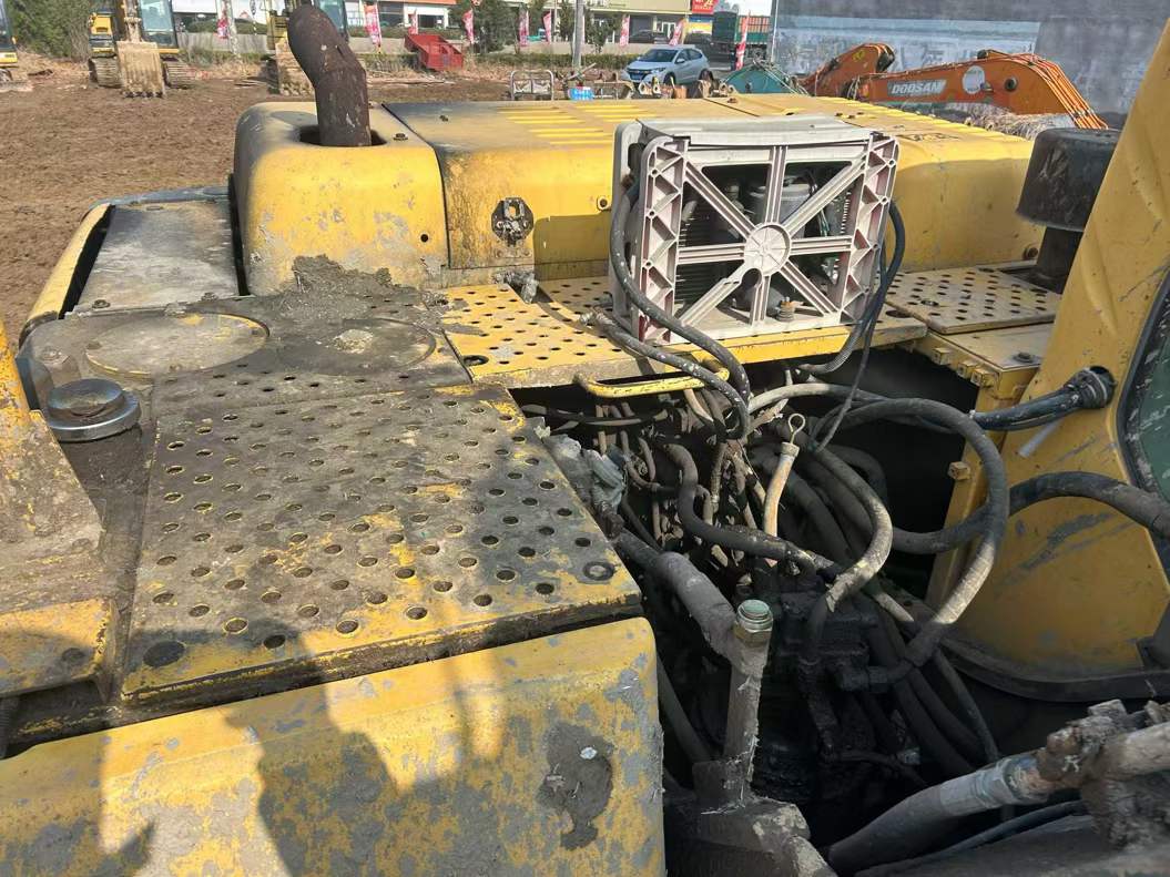 Used Volvo EC210B Excavator 2016 Model / 8