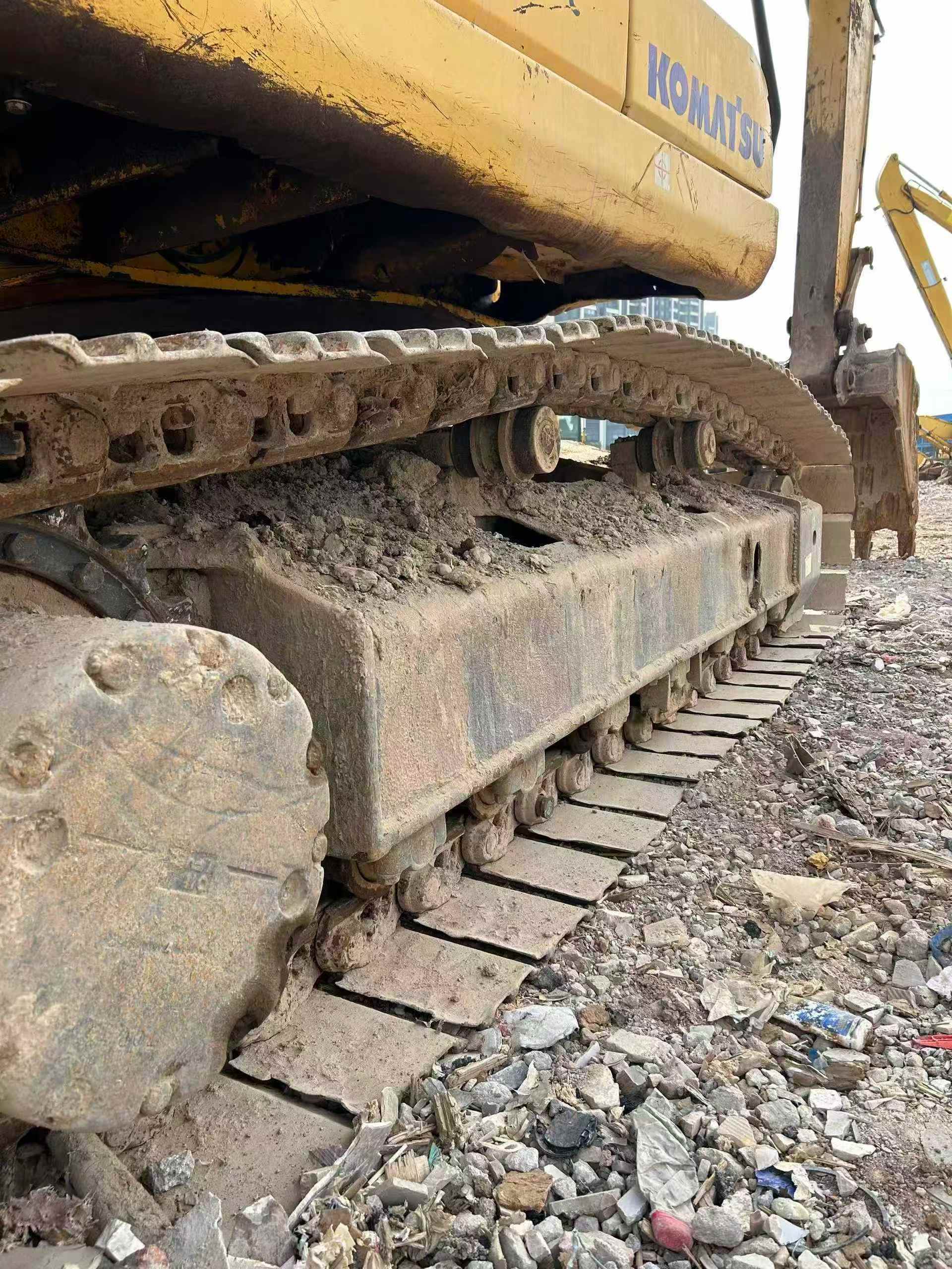 Used Komatsu PC200-7 Excavator 2016 Model / 3