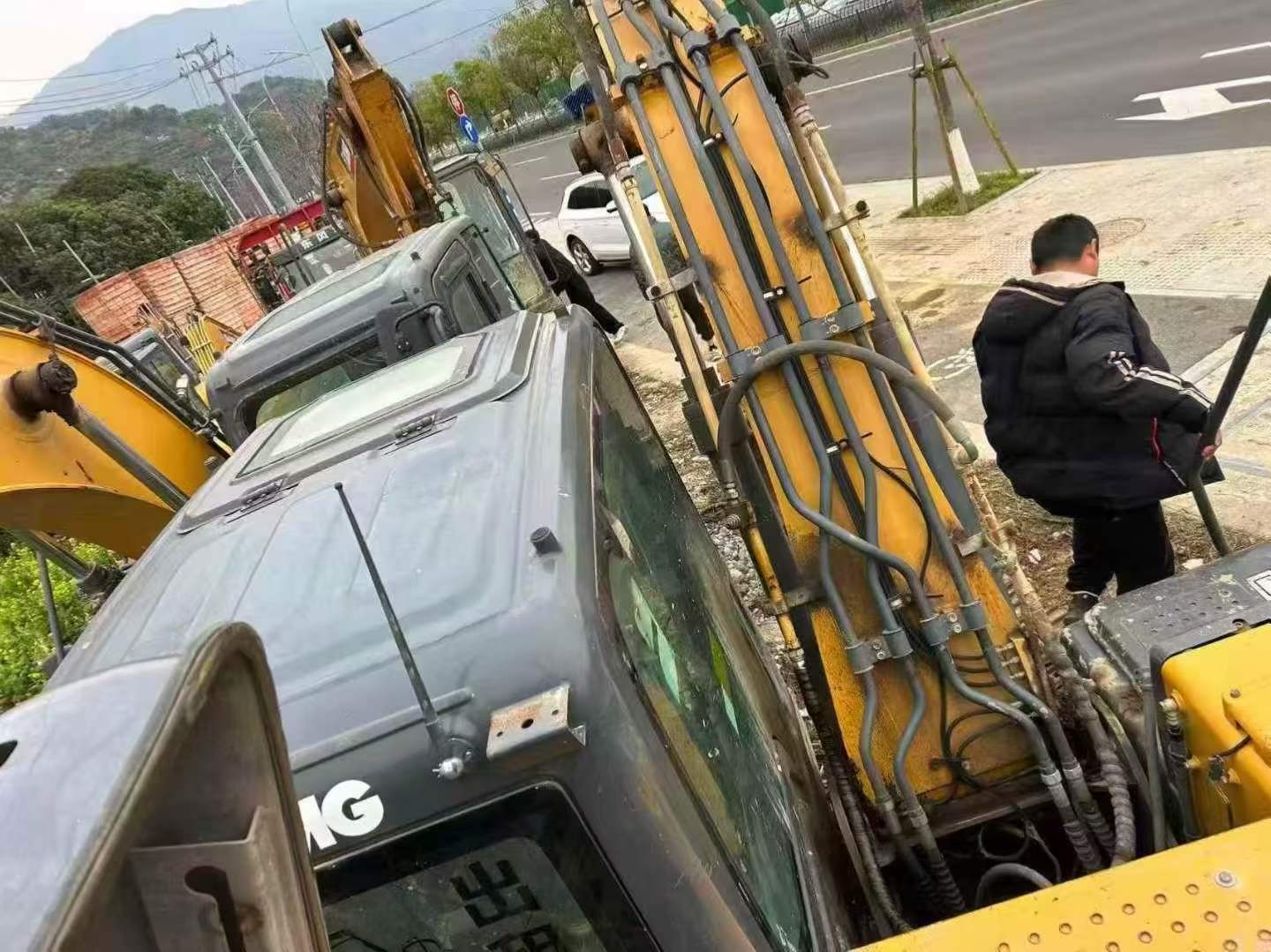 Used XCMG XE135B Excavator 2021 Model / 4