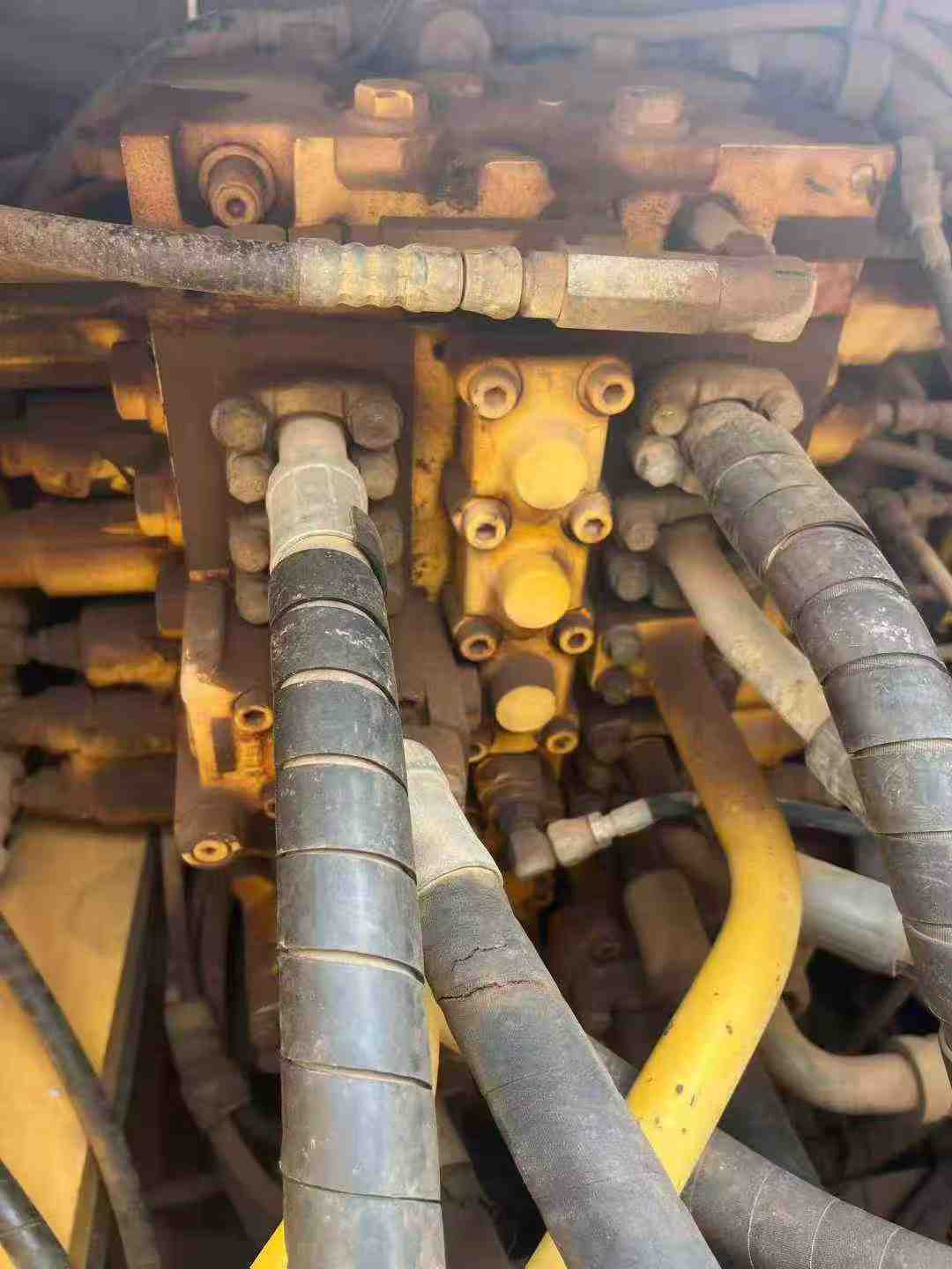 Used Komatsu PC200 Excavator 2012 Model / 9