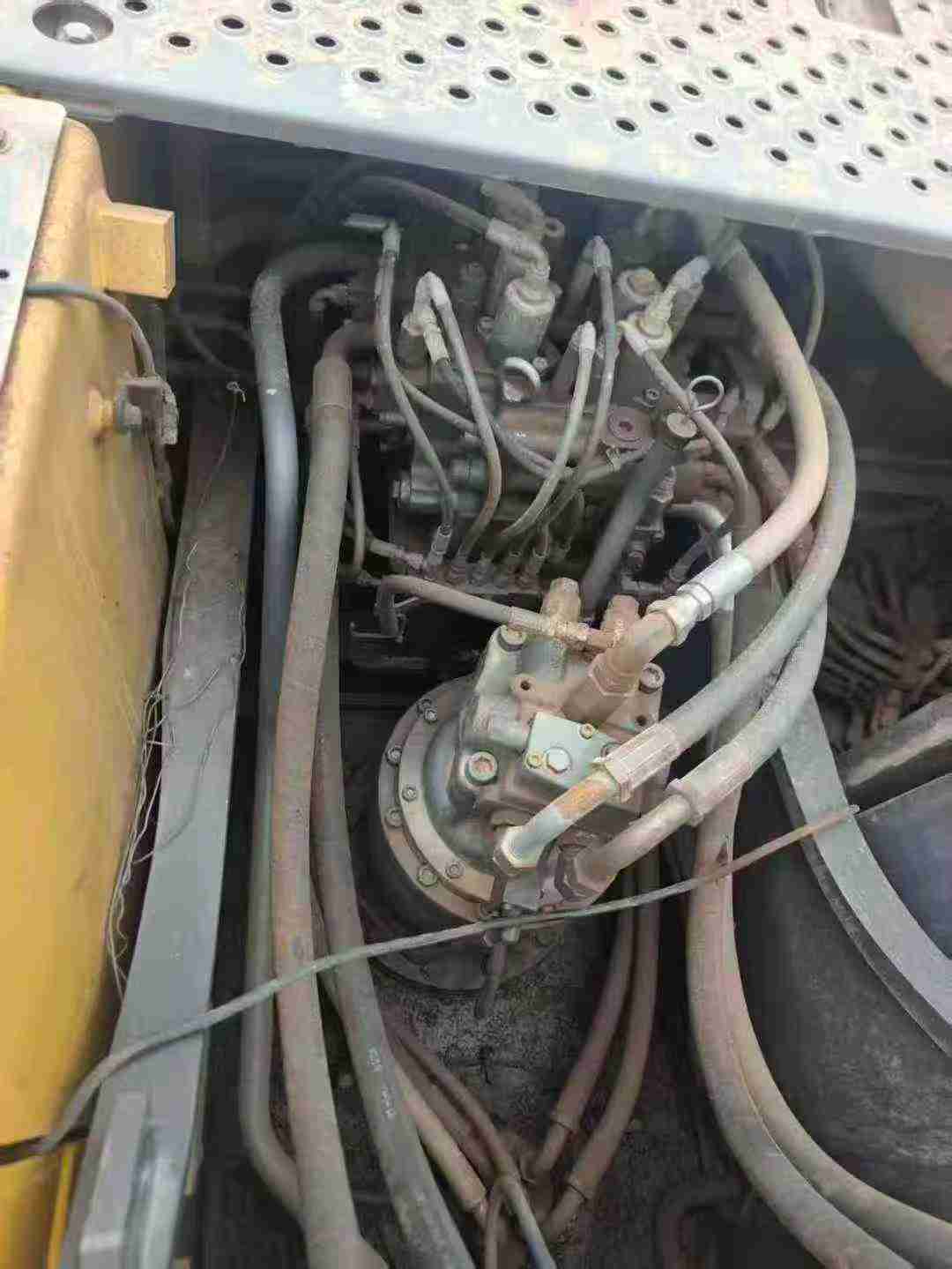 Used Volvo L220E Excavator 2018 Model / 4