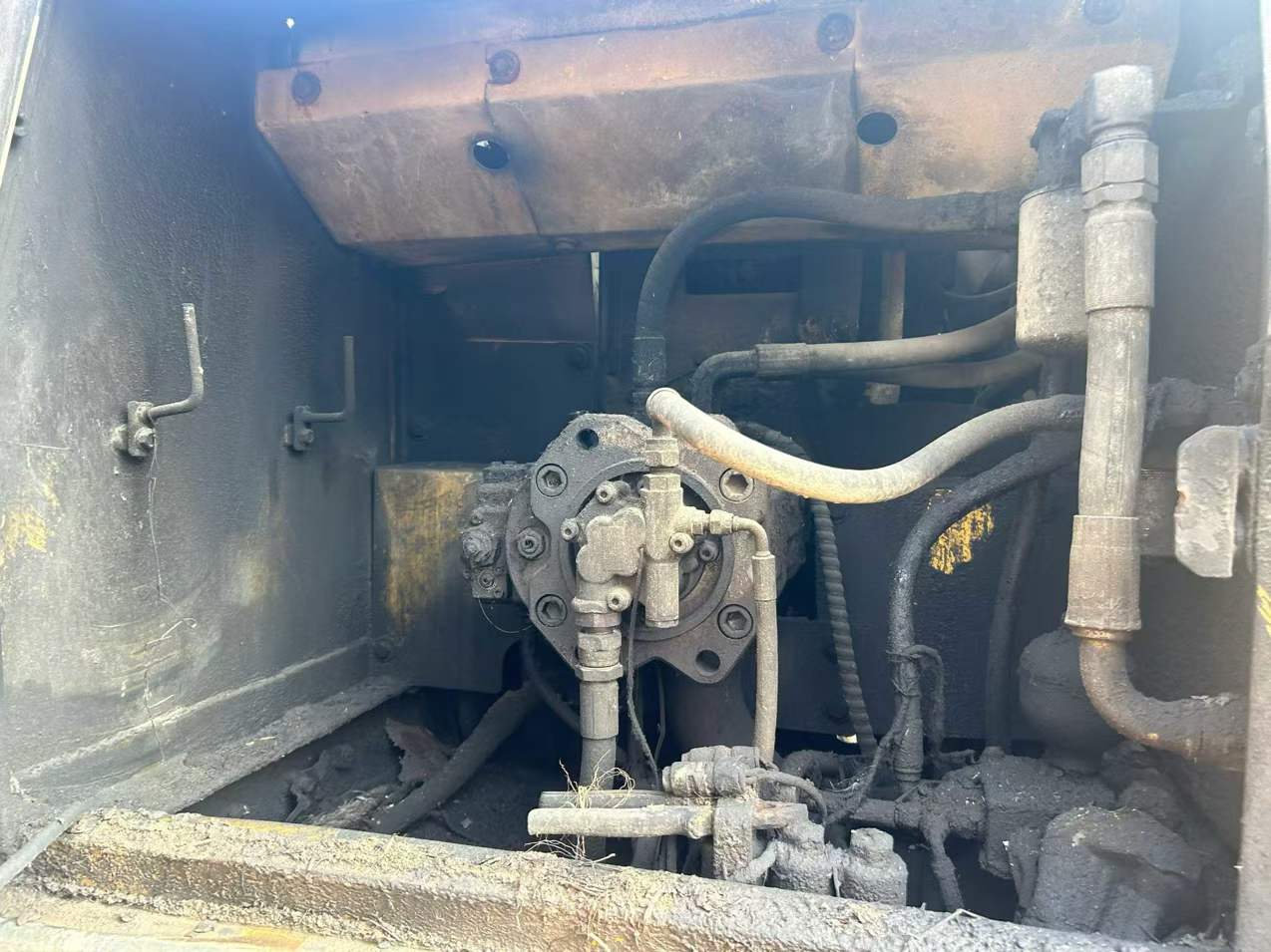 Used Volvo EC210B Excavator 2016 Model / 4