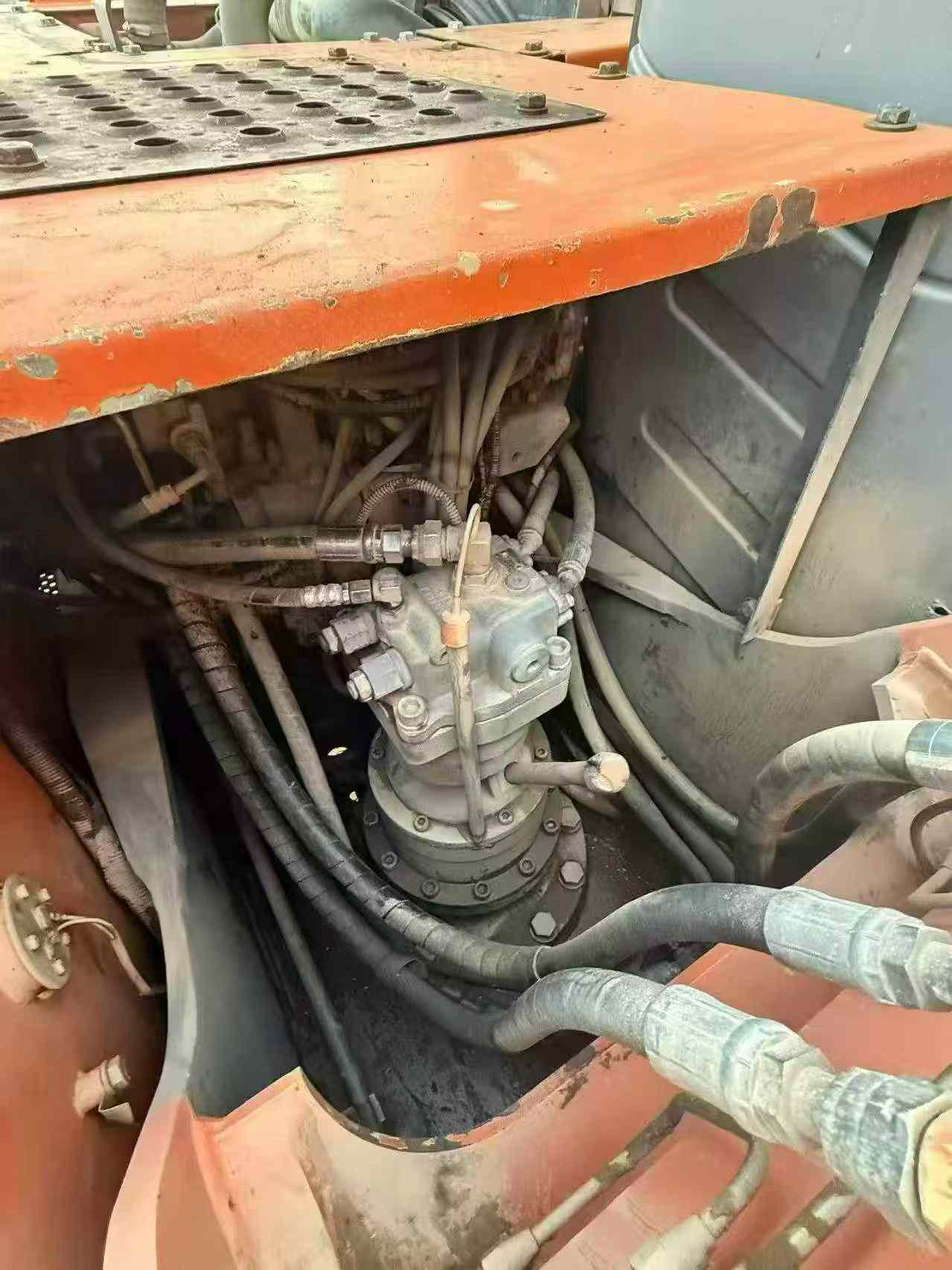 Used Hitachi EX130 Excavator 2014 Model / 7