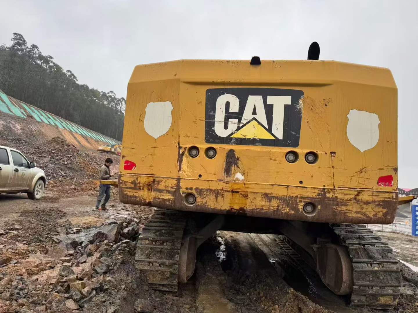 Used Caterpillar 374D Excavator 2017 Model / 5