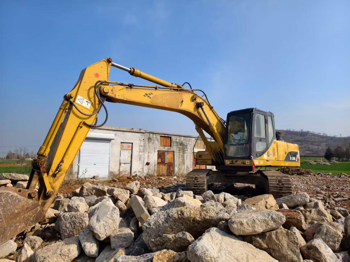 Used XCMG XE225DK Excavator 2016 Model / 3