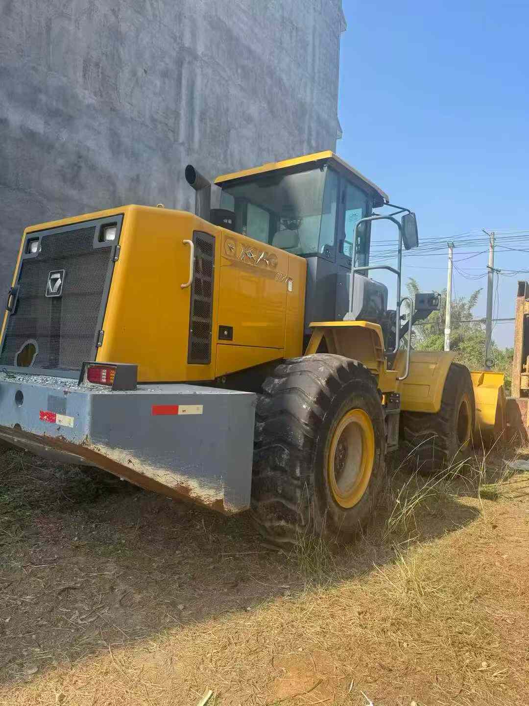 Used XCMG XE500C Excavator 2022 Model / 4