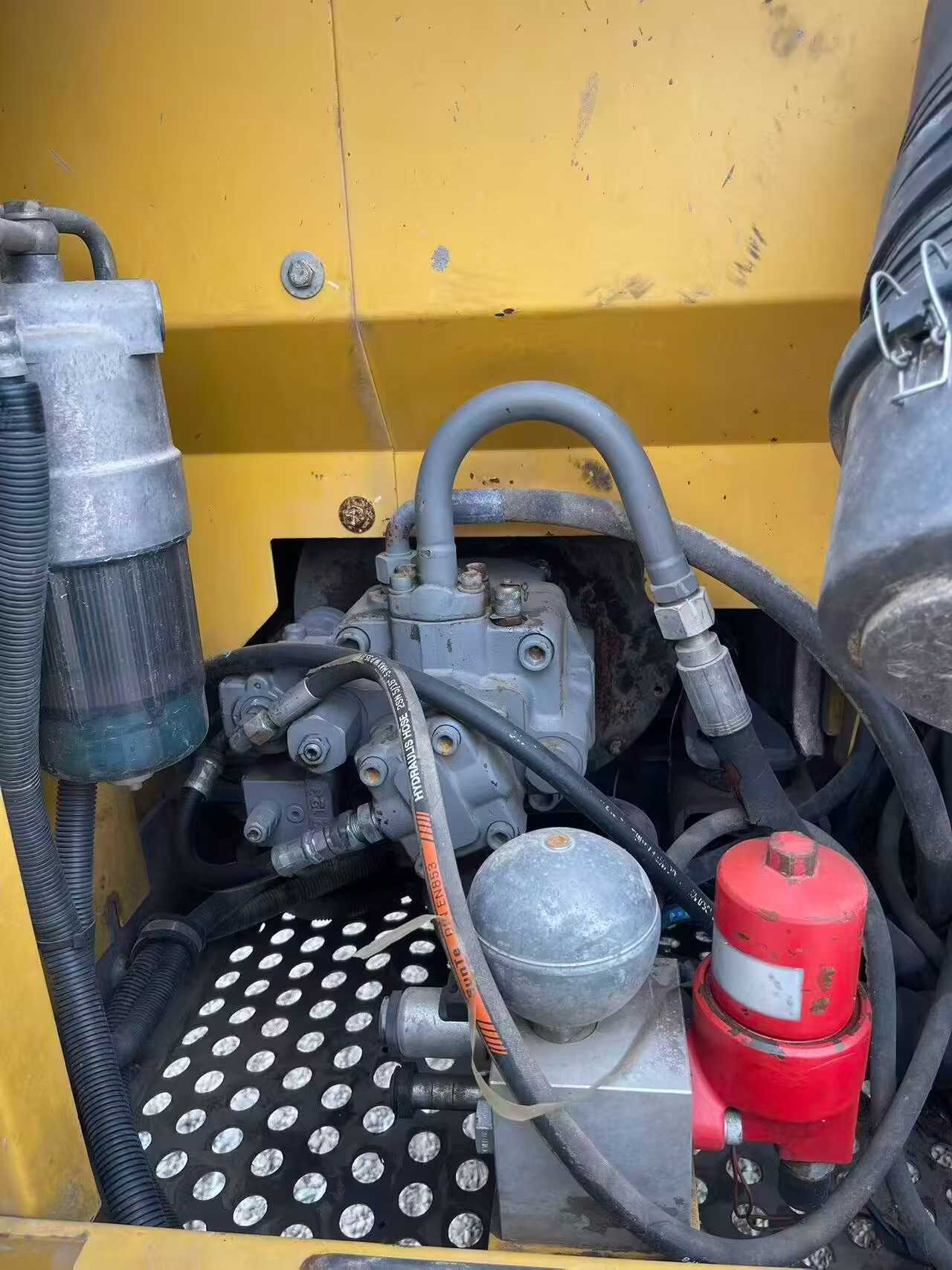 Used XCMG XE85C Excavator 2016 Model / 6