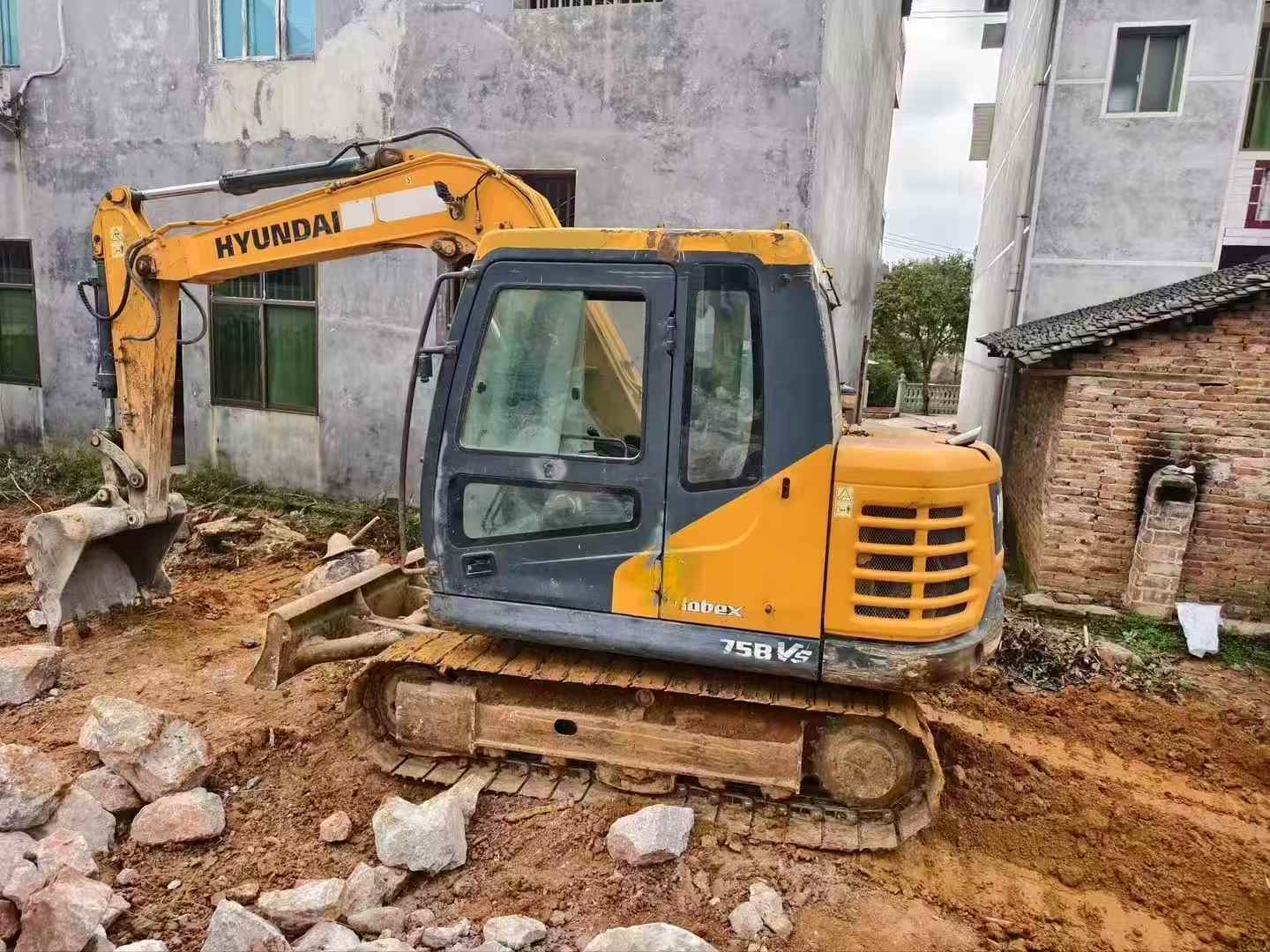 Used Hyundai R75VS Excavator 2016 Model / 3