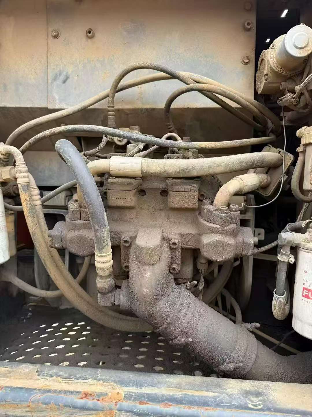 Used Hitachi ZX200-5G Excavator 2016 Model / 6