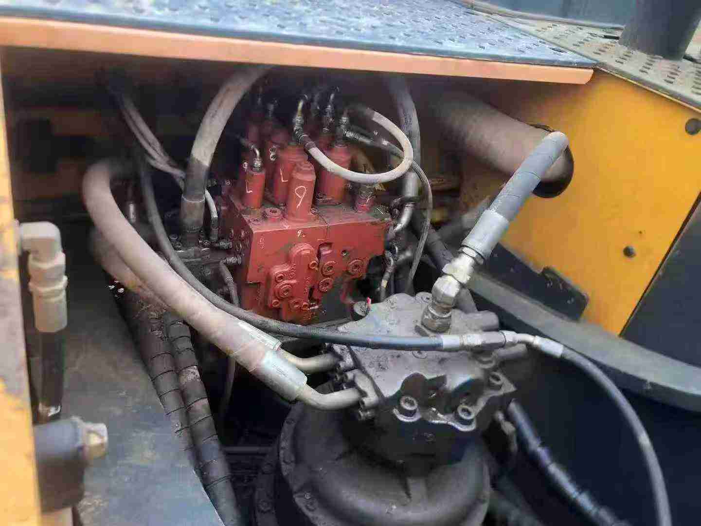 Used Hyundai R350LVS Excavator 2018 Model / 4