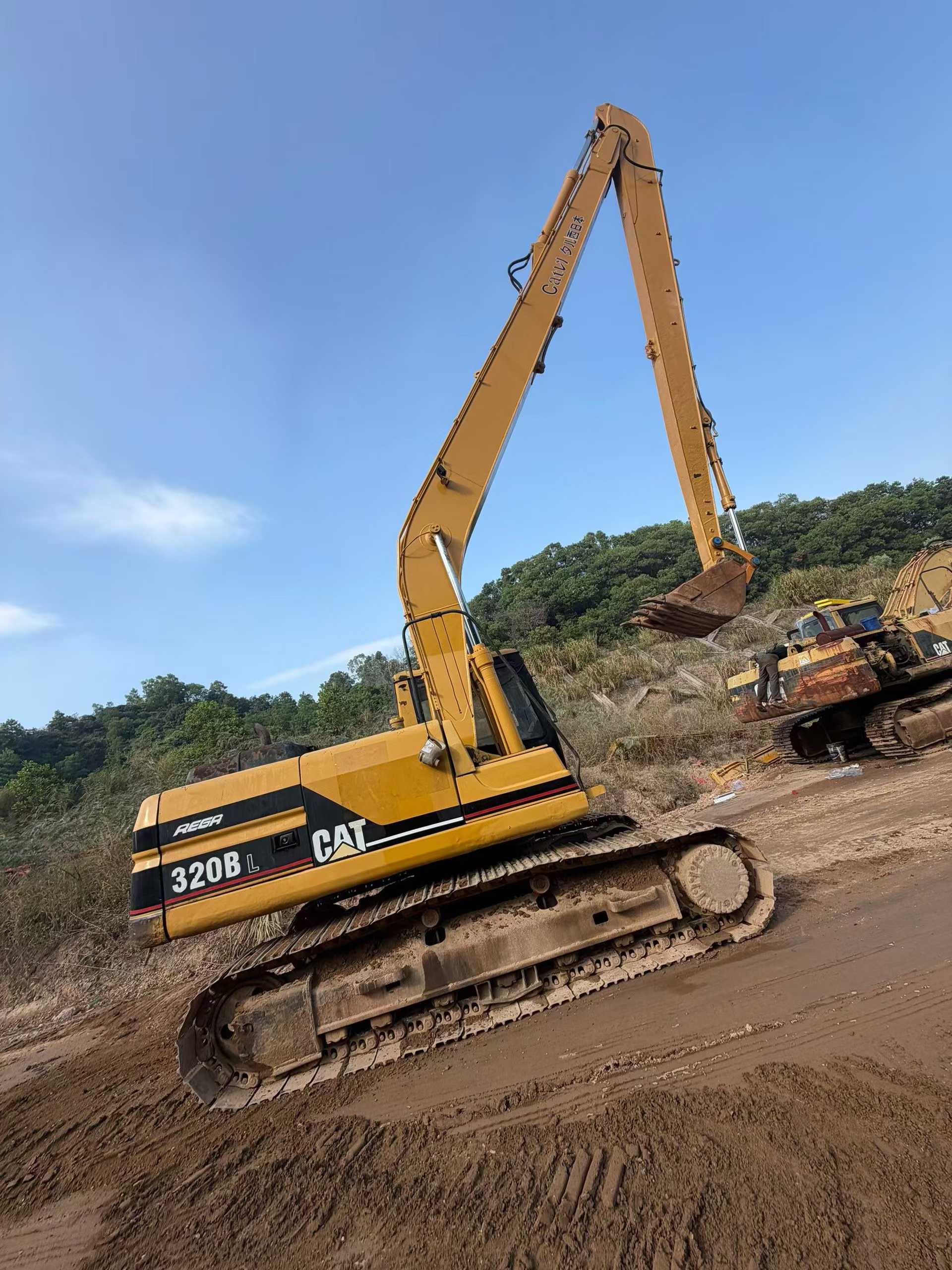 Used Caterpillar 320B Excavator 2016 Model / 3