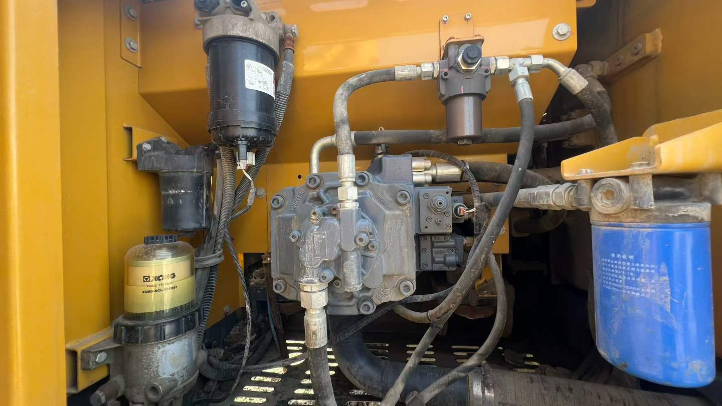 Used XCMG XE205DA Excavator 2023 Model / 6