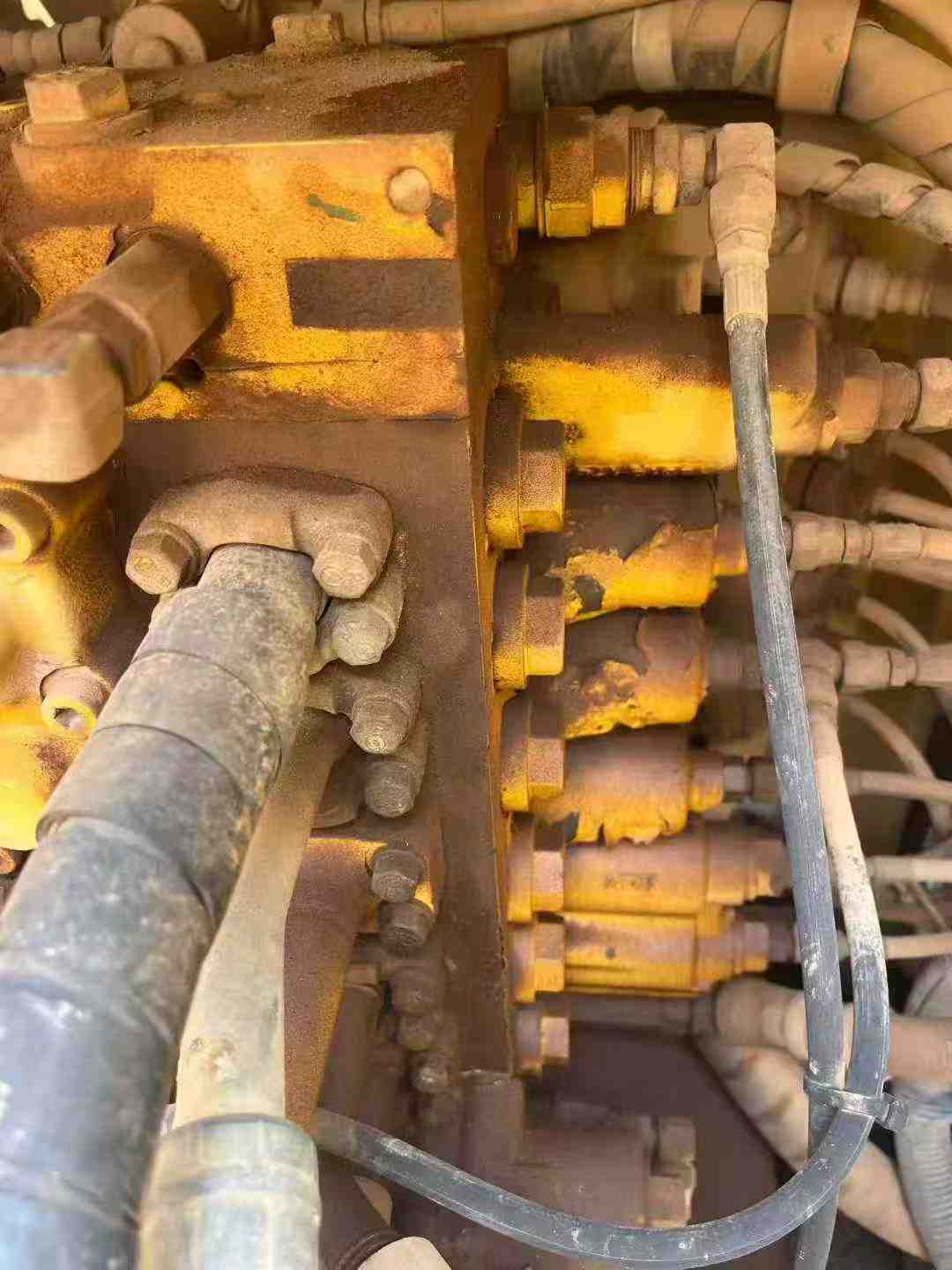 Used Komatsu PC200 Excavator 2012 Model / 8