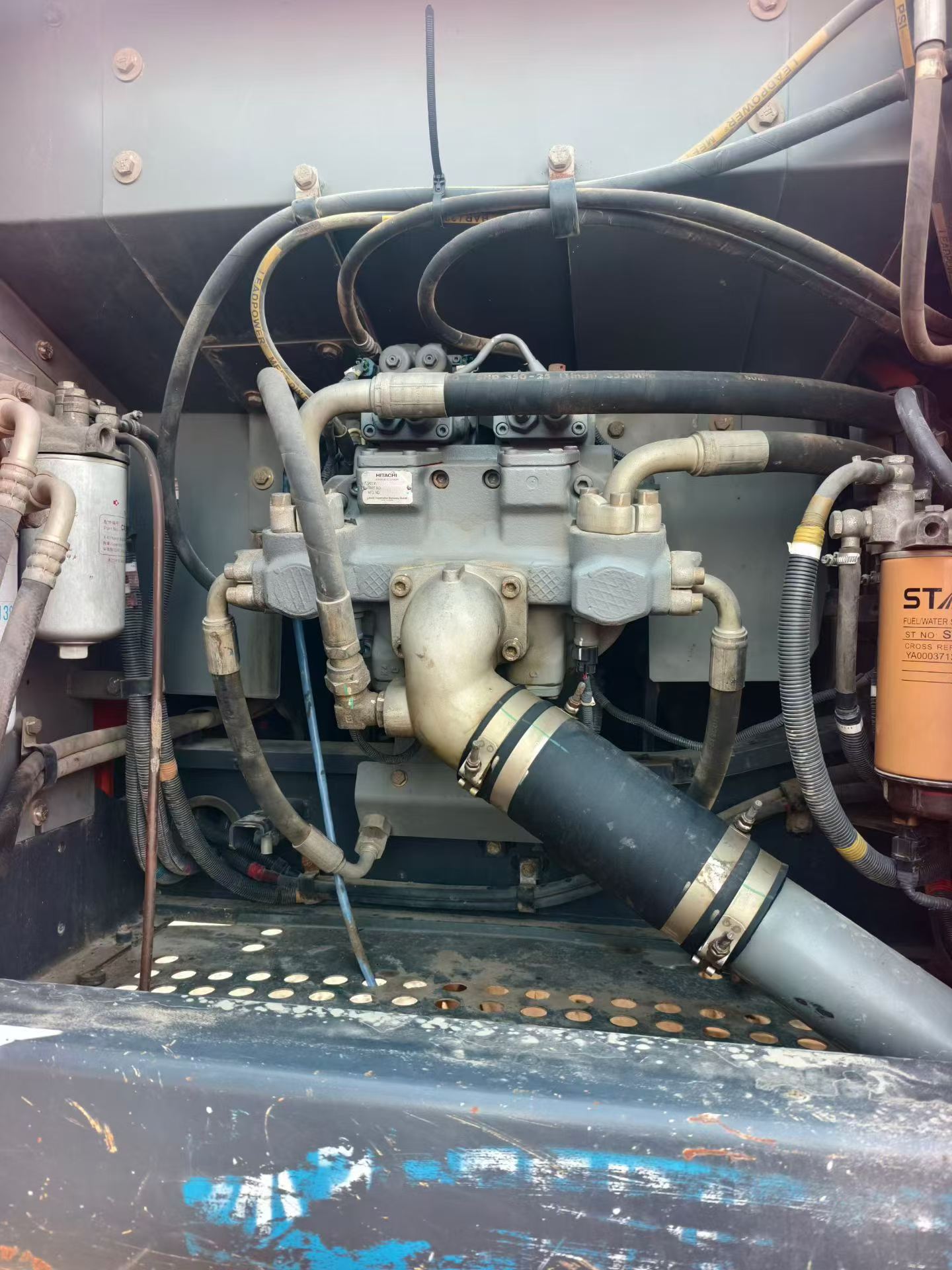 Used Hitachi ZH200-5A Excavator 2018 Model / 3