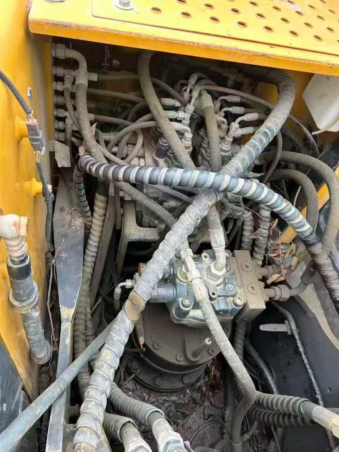 Used XCMG XE135B Excavator 2021 Model / 5