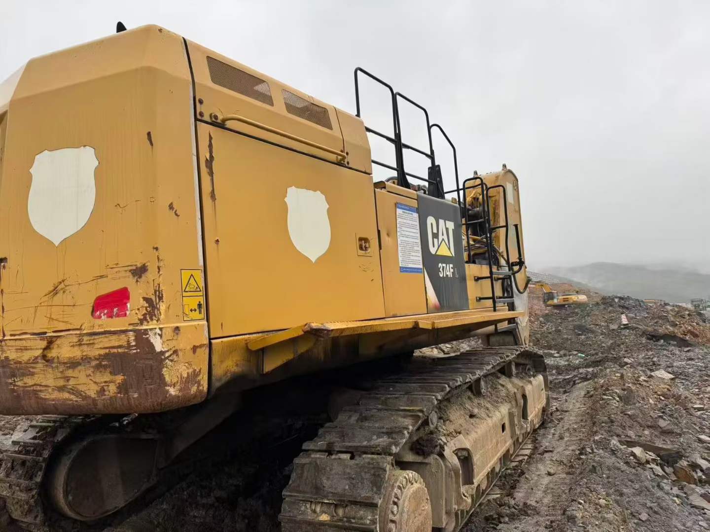 Used Caterpillar 374D Excavator 2017 Model / 4