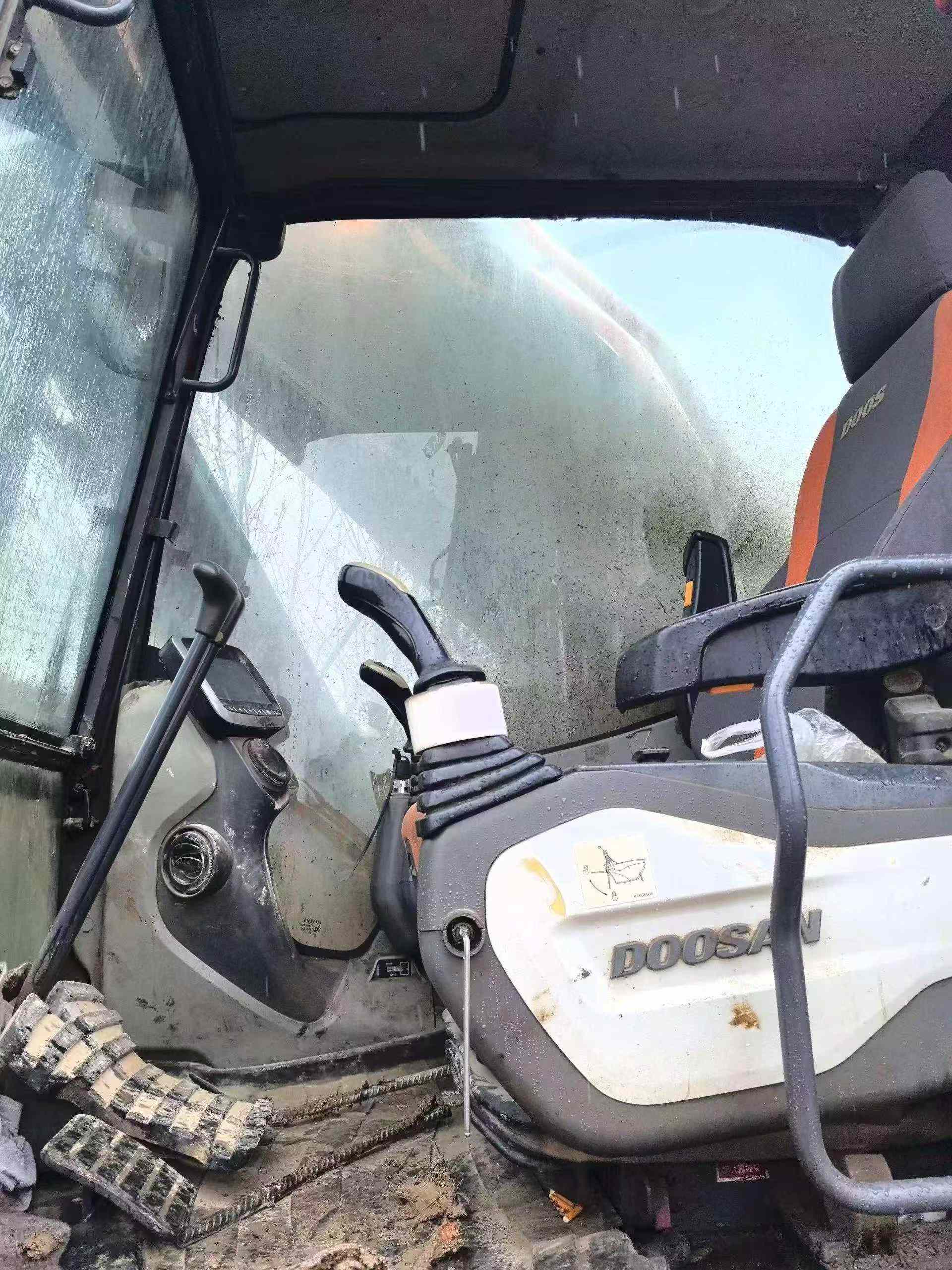 Used Doosan DH420LC-7 Excavator 2018 Model / 9