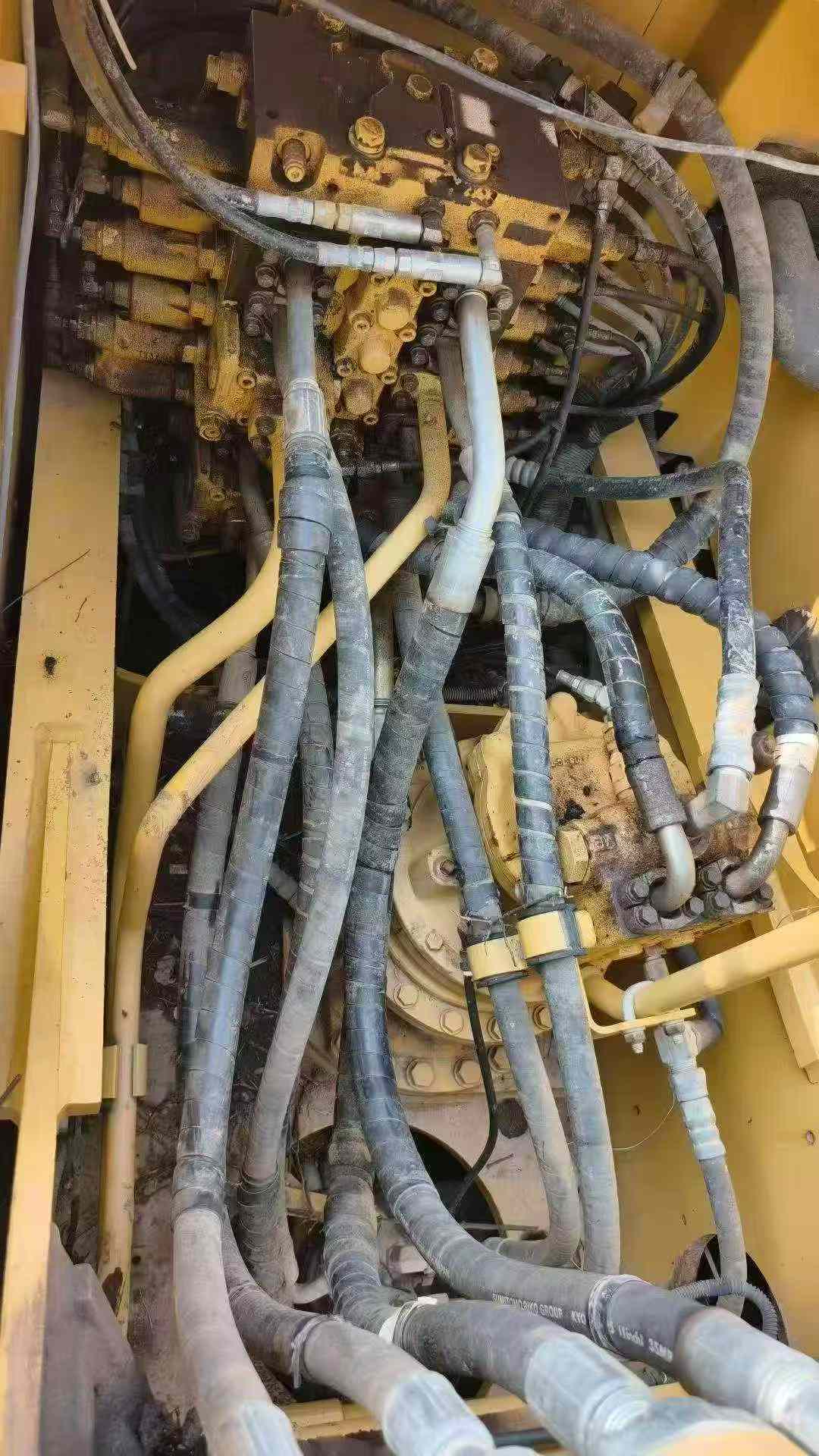 Used Komatsu PC200-10 Excavator 2016 Model / 6