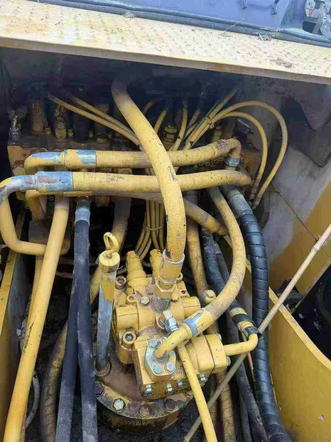 Used Caterpillar 320A Excavator 2012 Model / 4